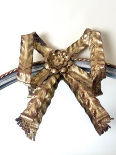 Italian Hollywood Regency Gilt Bow Round Wall Mirror, circa 1960