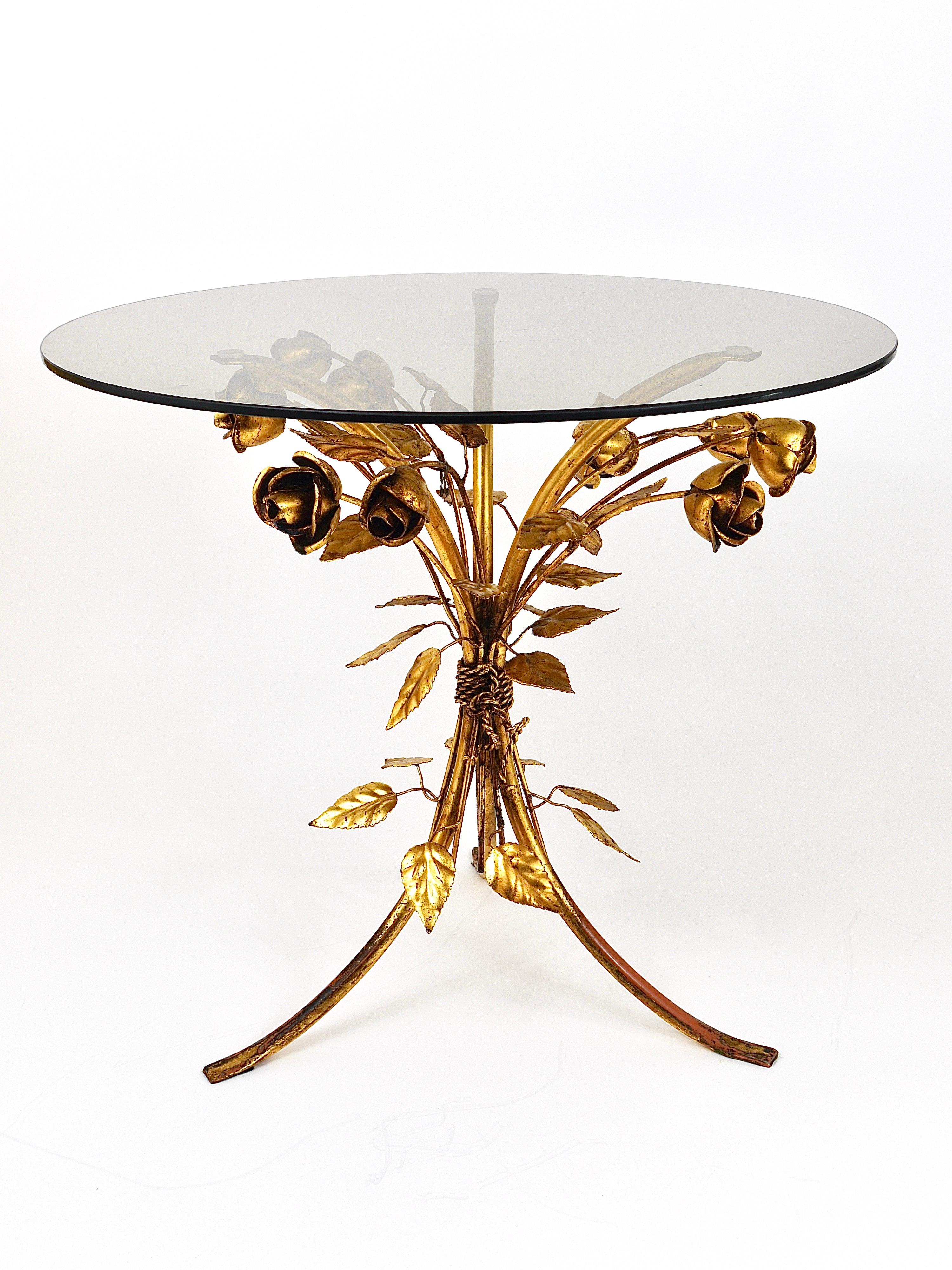 Italian Hollywood Regency Gilt Iron Flowers Bouquet Coffee Side Table, 1970s In Good Condition In Vienna, AT