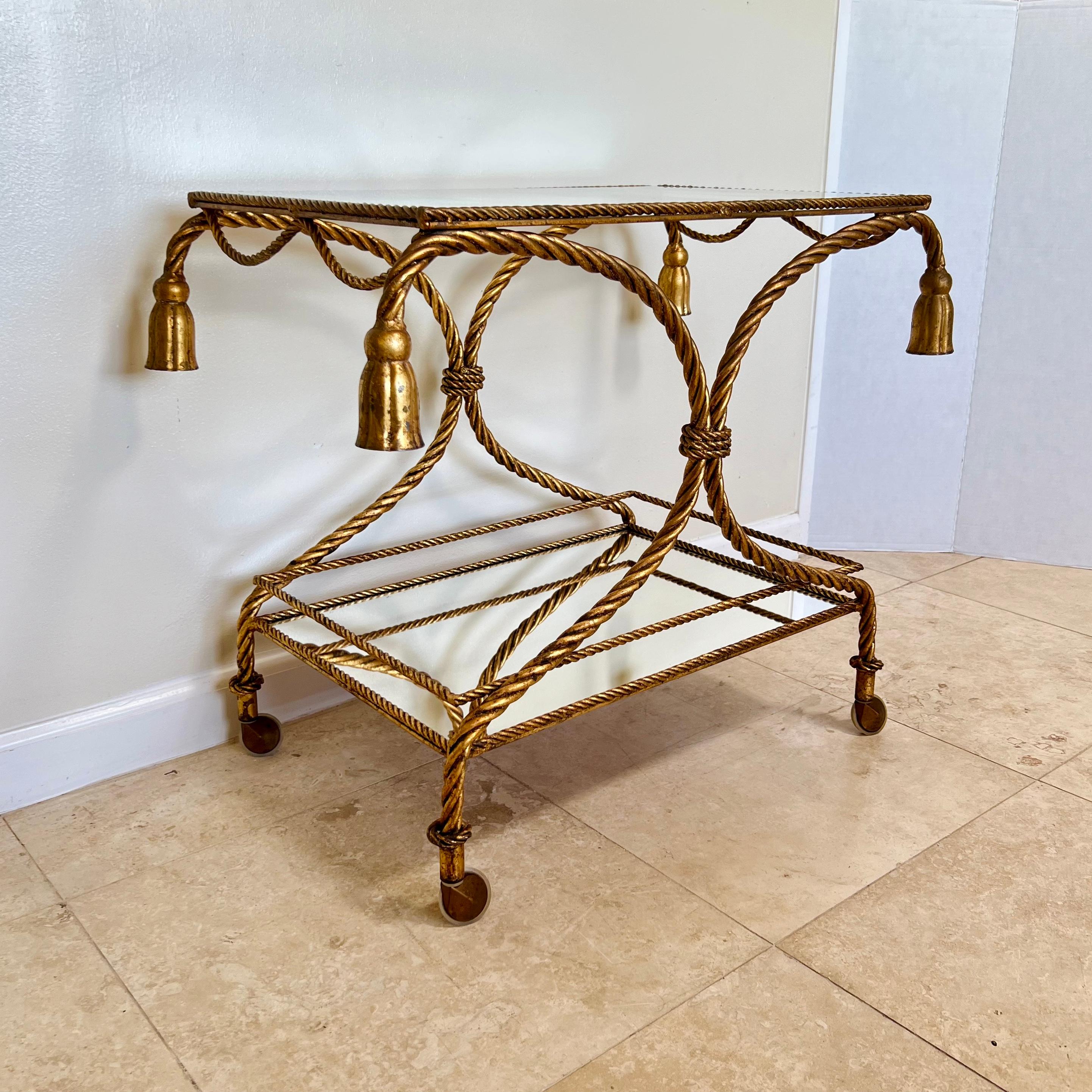 Carrito de bar italiano Hollywood Regency de cuerda y borla de metal dorado Dorado en venta