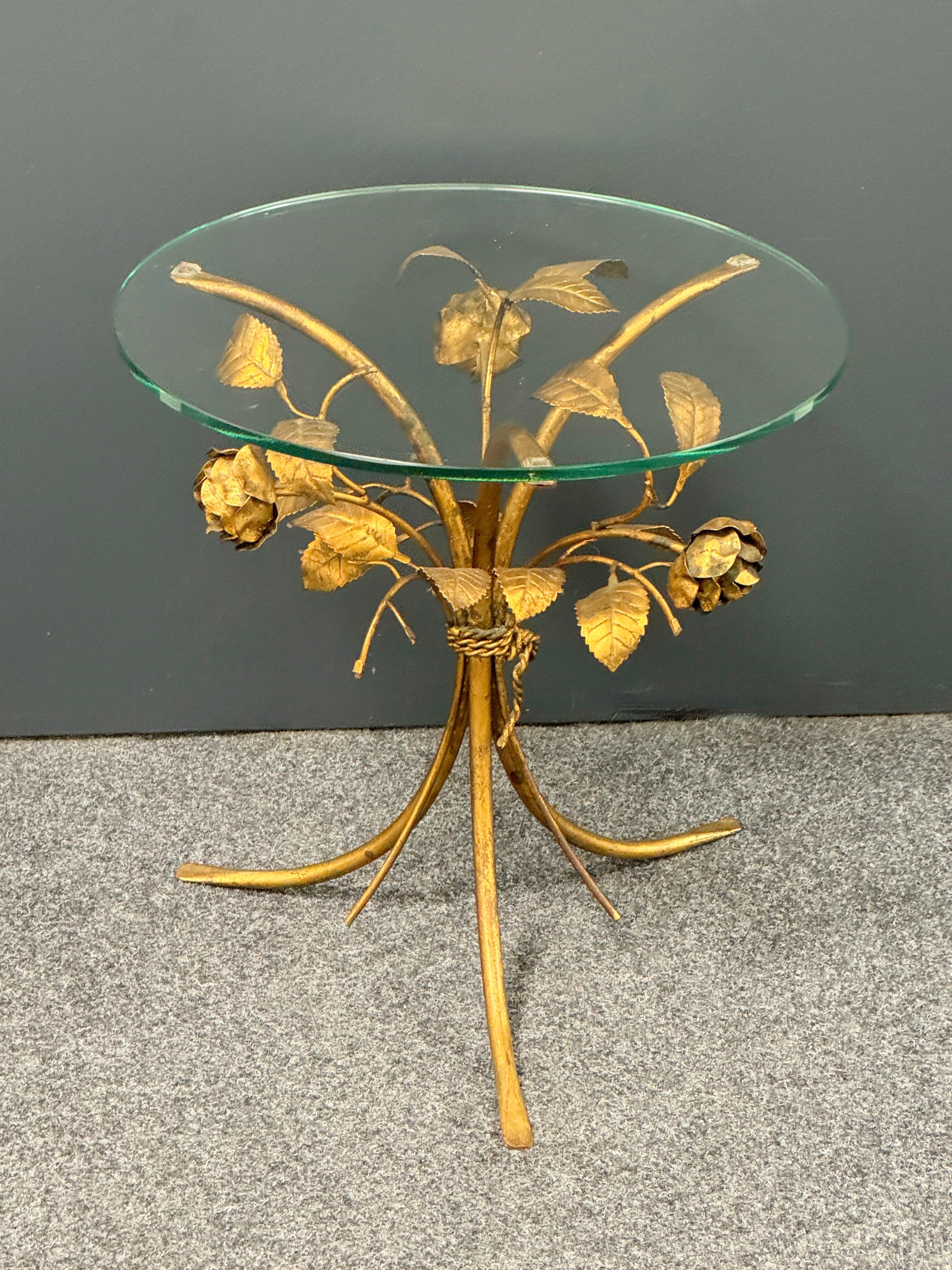 Italienischer Hollywood-Regency-Beistelltisch mit vergoldeter Rose, 1950er Jahre 5