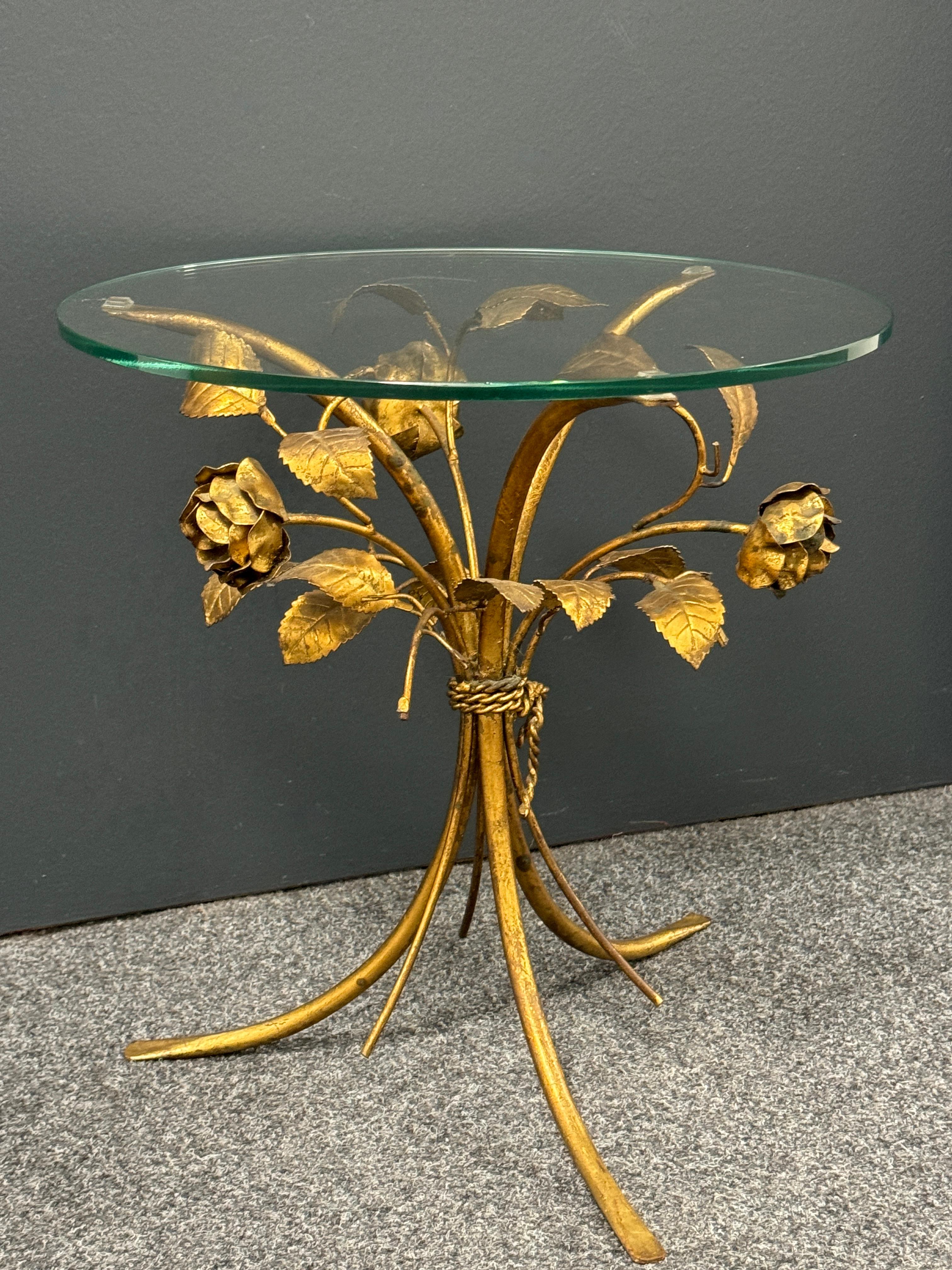 Italienischer Hollywood-Regency-Beistelltisch mit vergoldeter Rose, 1950er Jahre 6
