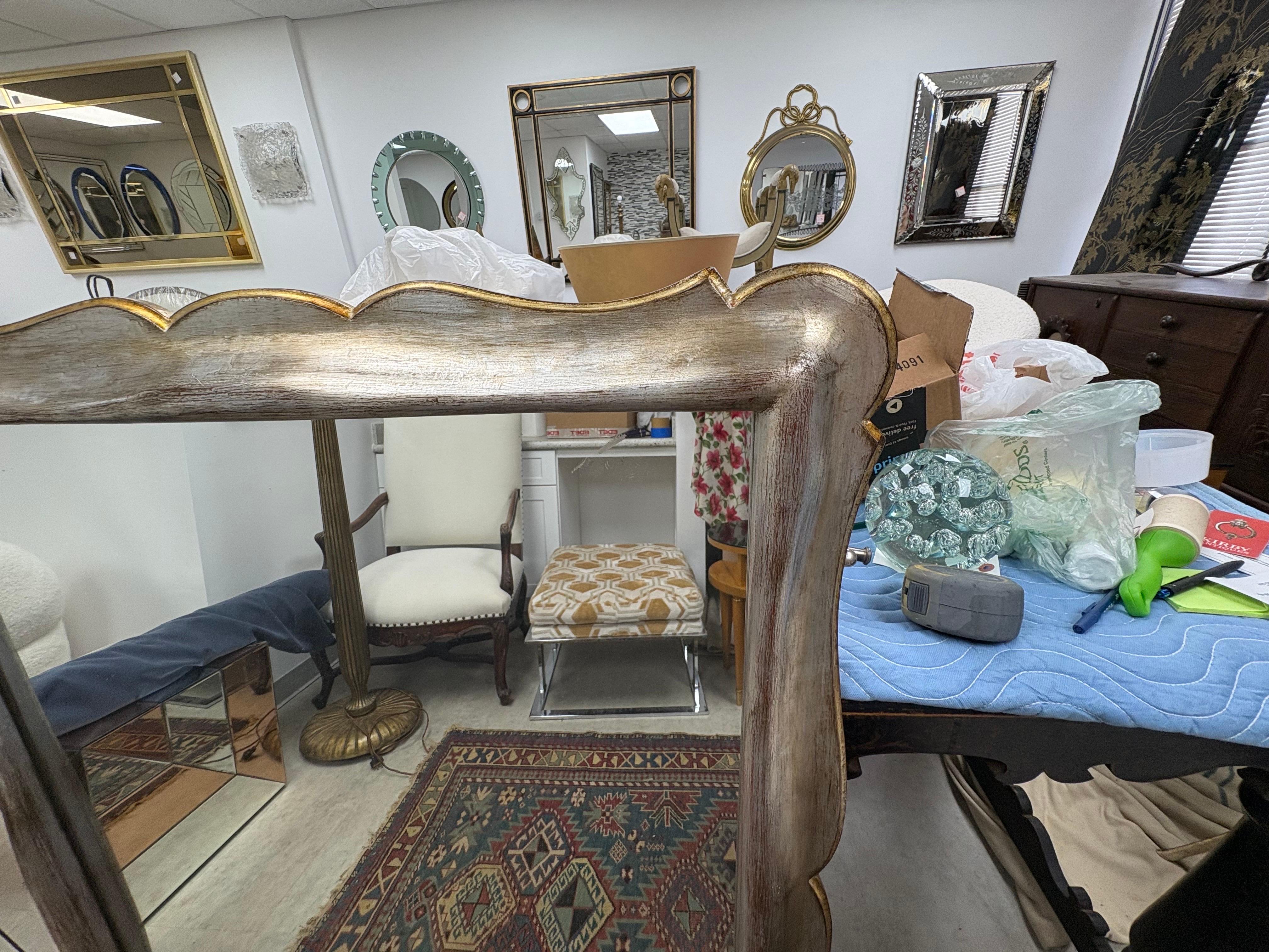 Italian Hollywood Regency Giltwood Mirror In Good Condition For Sale In Houston, TX