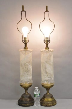 Paire de lampes de bureau italiennes en verre Hollywood Regency avec cylindre peint en feuille de palmier