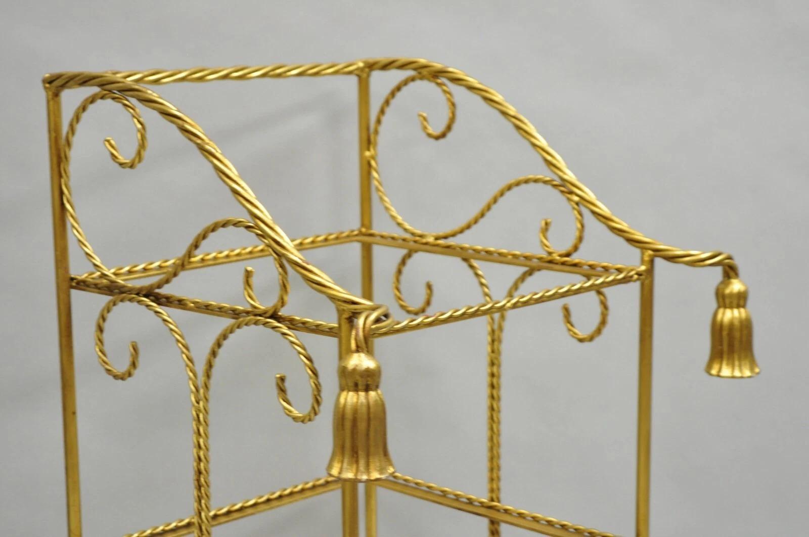 Toallero de hierro dorado con borla de 3 niveles de estilo Hollywood Regency italiano Regencia de Hollywood en venta