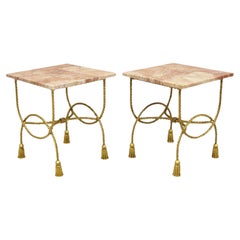 Paire de tables d'appoint italiennes Hollywood Regency en fer doré avec pampilles et plateau en marbre rouge