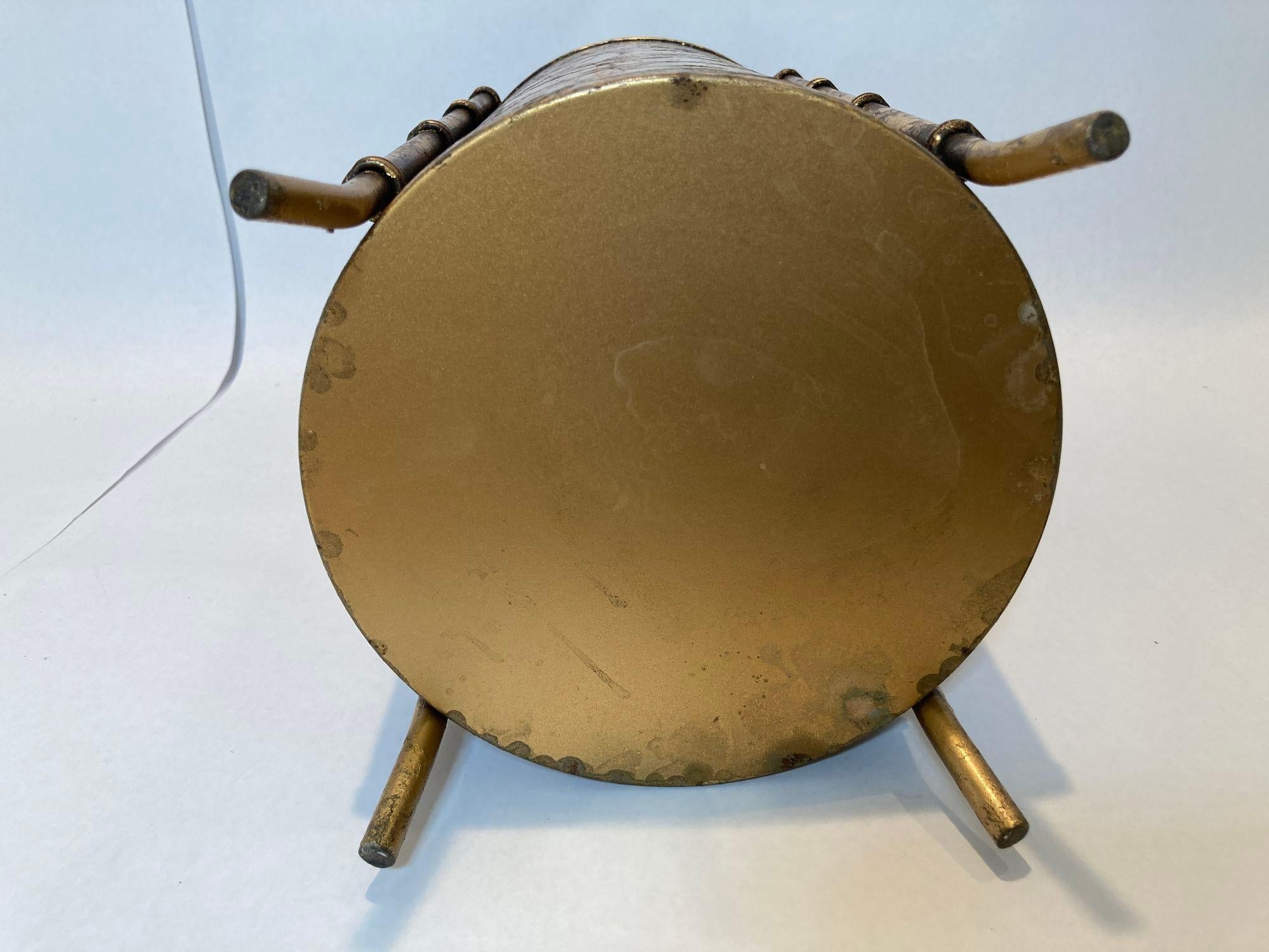 Italian Hollywood Regency Gold Leaf Small Round Iron Wastebasket Trash Can 1960s In Good Condition In North Hollywood, CA