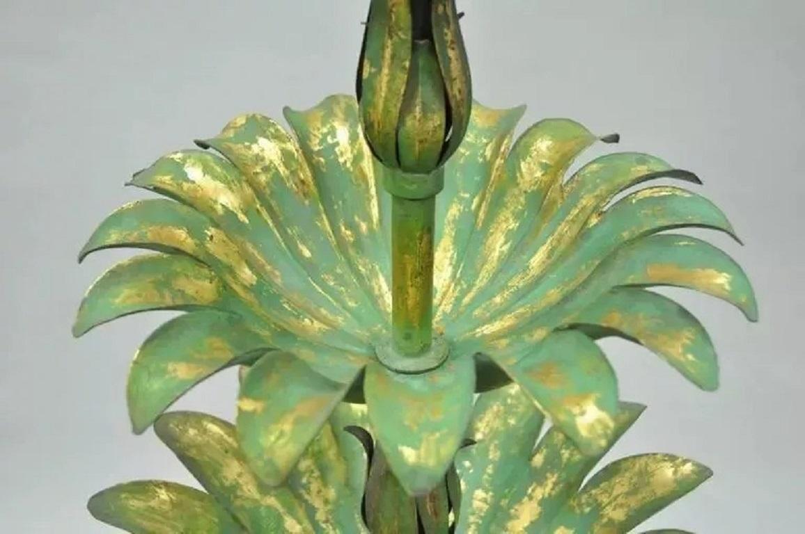 20ième siècle Statue de sculpture italienne Hollywood Regency en métal doré vert et feuille de palmier de 60 pouces en vente