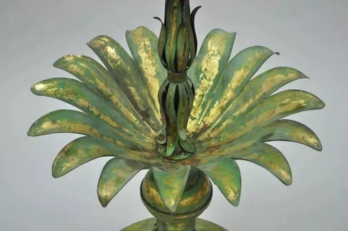 Fer Statue de sculpture italienne Hollywood Regency en métal doré vert et feuille de palmier de 60 pouces en vente