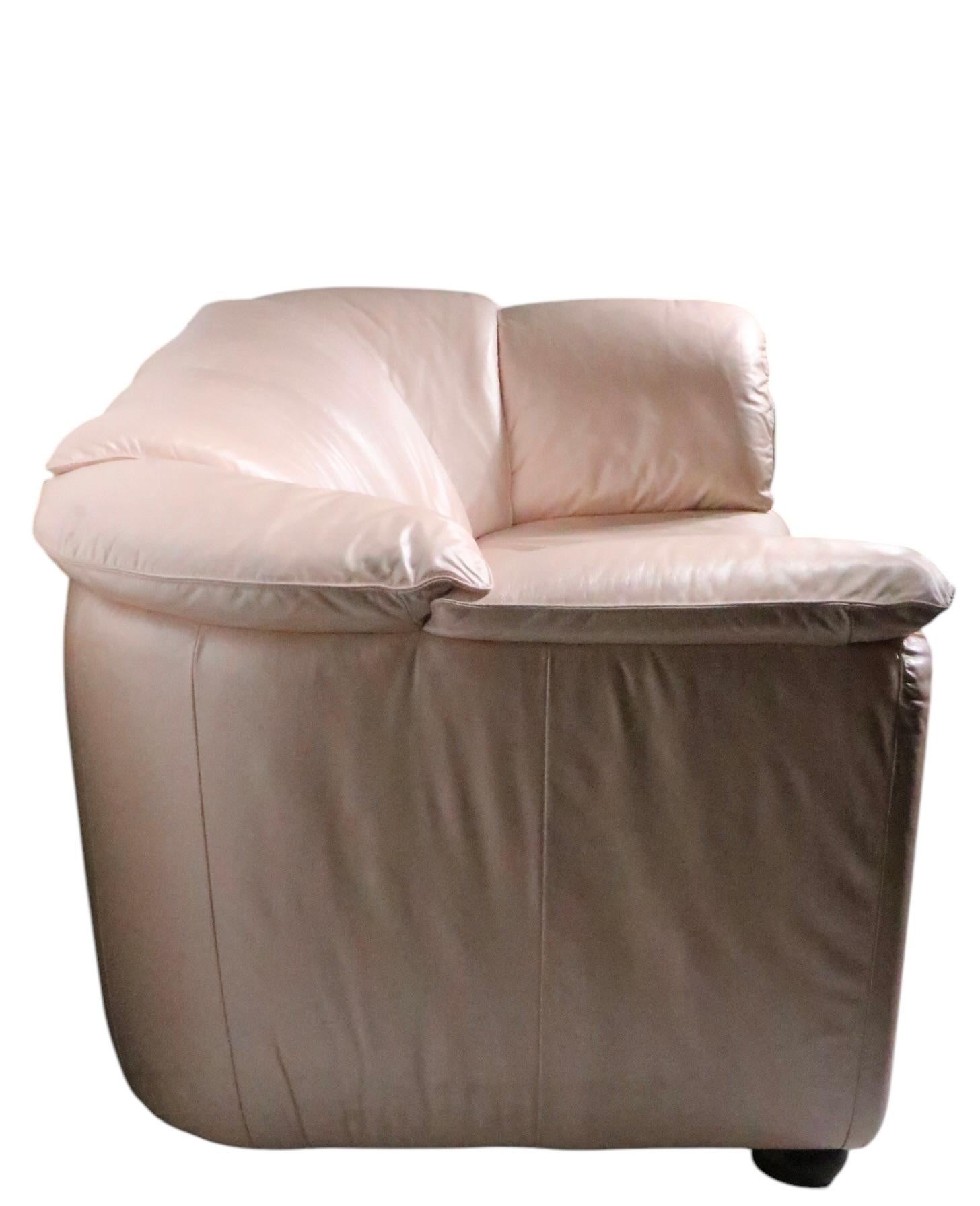 Italian Hollywood Regency Pearlized Pink Leather Loveseat by Natuzzi Sacotti For Sale 7