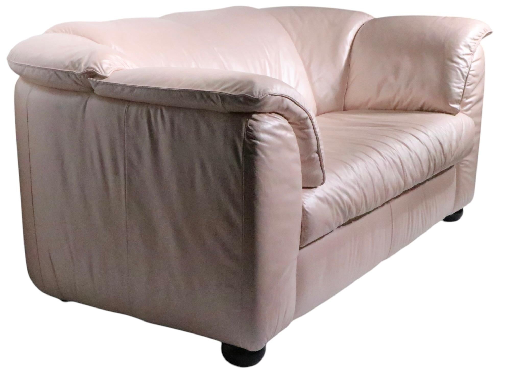 Italian Hollywood Regency Pearlized Pink Leather Loveseat by Natuzzi Sacotti For Sale 8