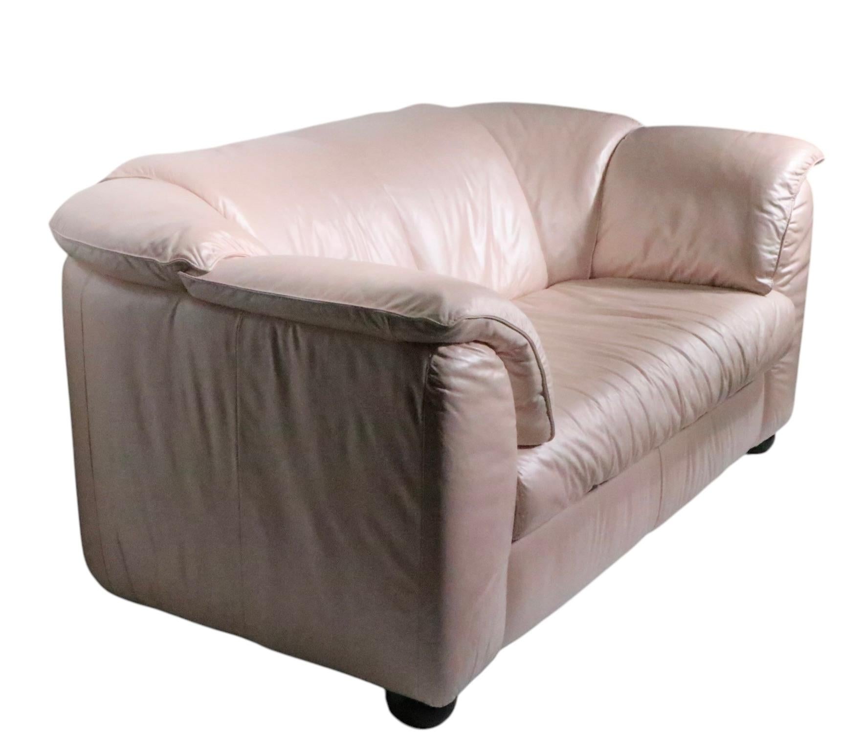 Italian Hollywood Regency Pearlized Pink Leather Loveseat by Natuzzi Sacotti For Sale 10