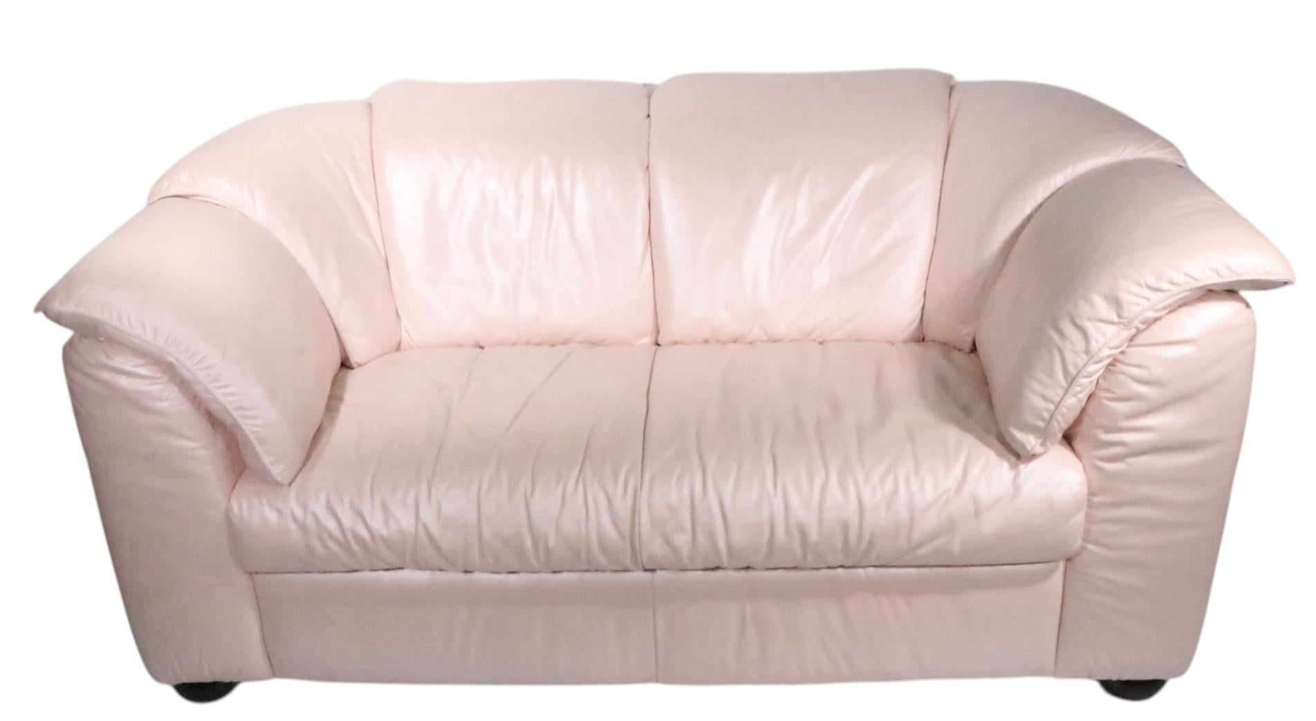 Italian Hollywood Regency Pearlized Pink Leather Loveseat by Natuzzi Sacotti For Sale 2