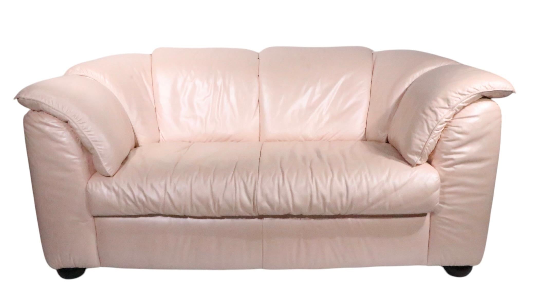 Italian Hollywood Regency Pearlized Pink Leather Loveseat by Natuzzi Sacotti For Sale 3