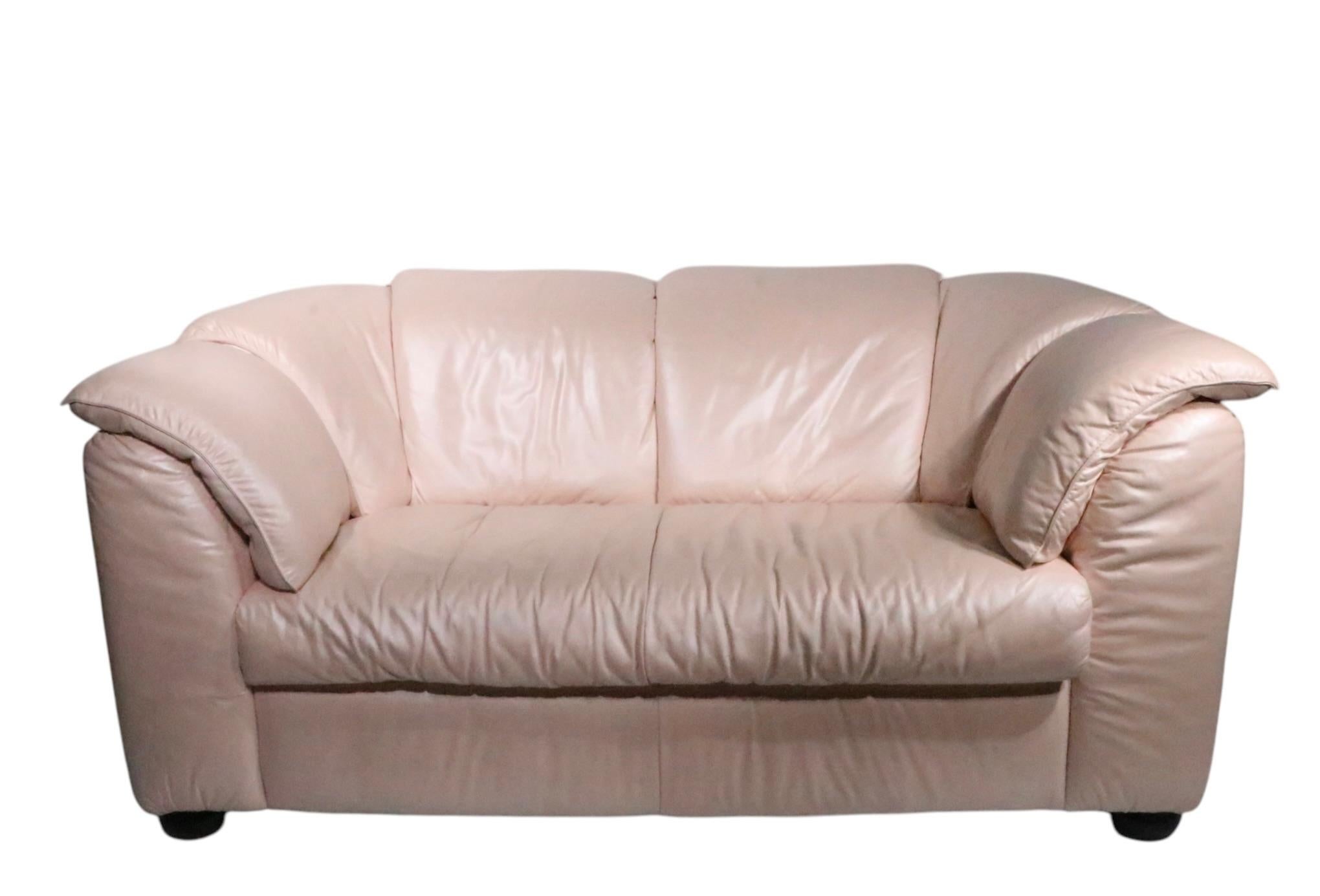 Italian Hollywood Regency Pearlized Pink Leather Loveseat by Natuzzi Sacotti For Sale 4