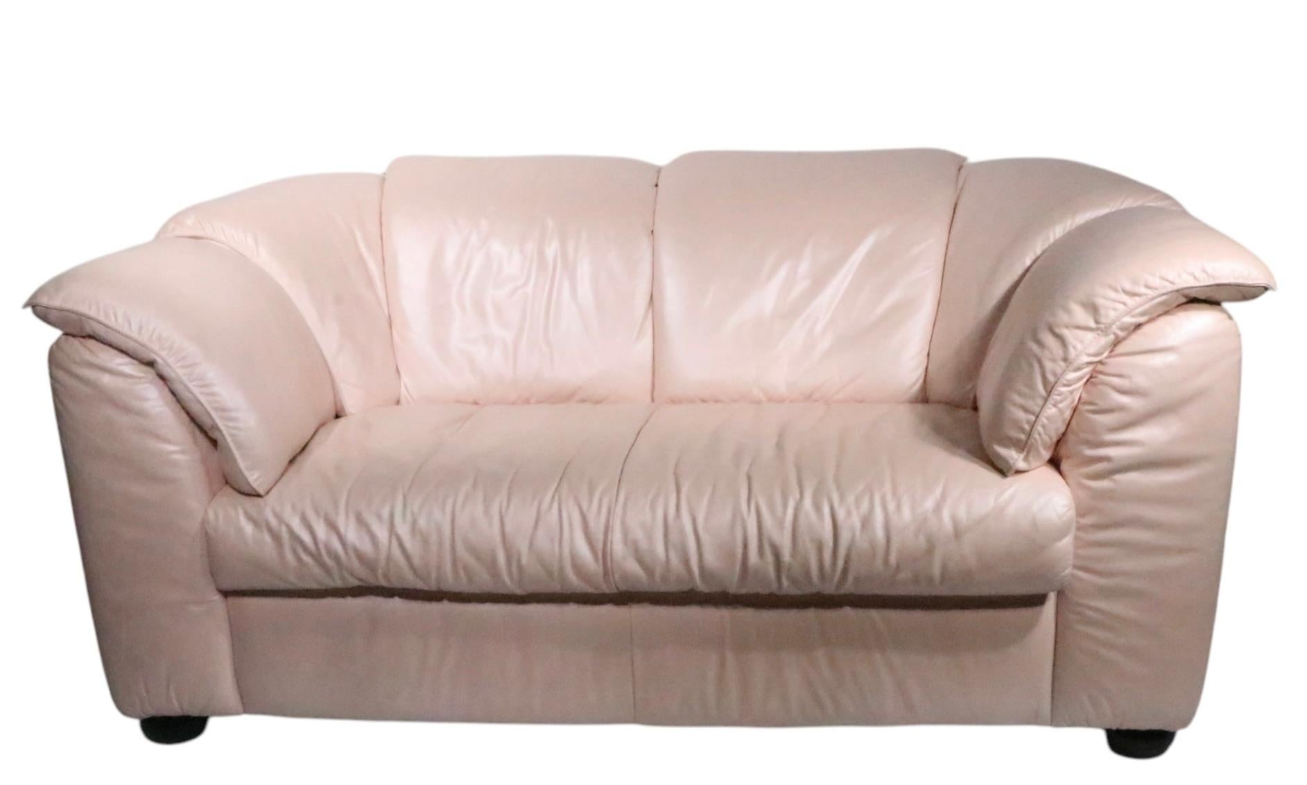 Italian Hollywood Regency Pearlized Pink Leather Loveseat by Natuzzi Sacotti For Sale 5