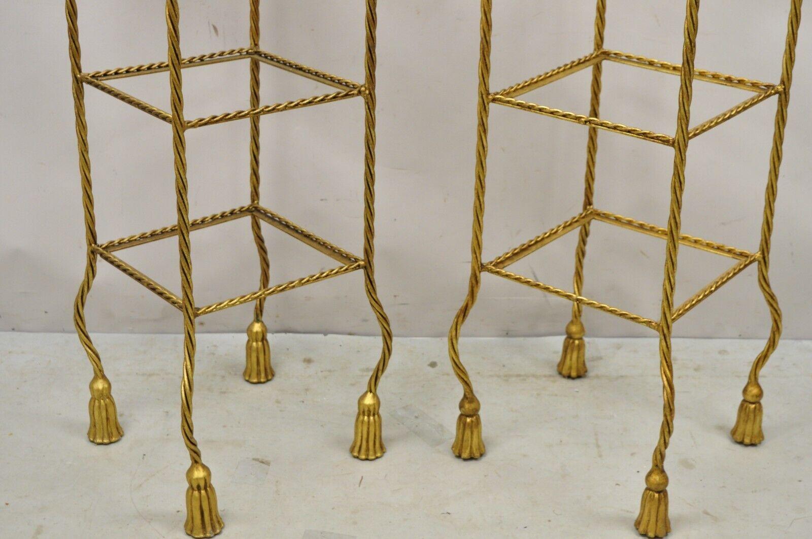 Estante expositor de hierro dorado con borlas de cuerda de la Regencia de Hollywood italiana - Pareja en venta 2