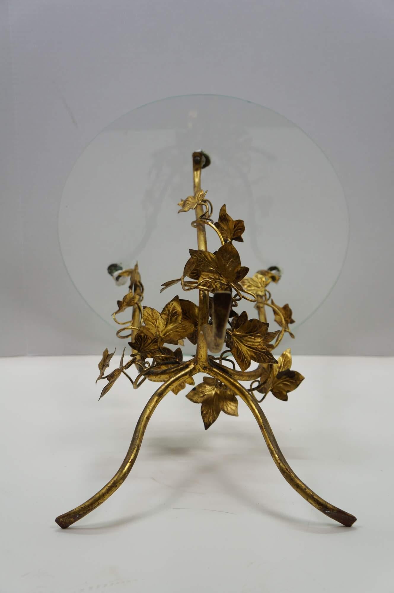 Italian Hollywood Regency Round Tole Gold Gilt Metal Ivy Leaf Glass Side Table For Sale 6