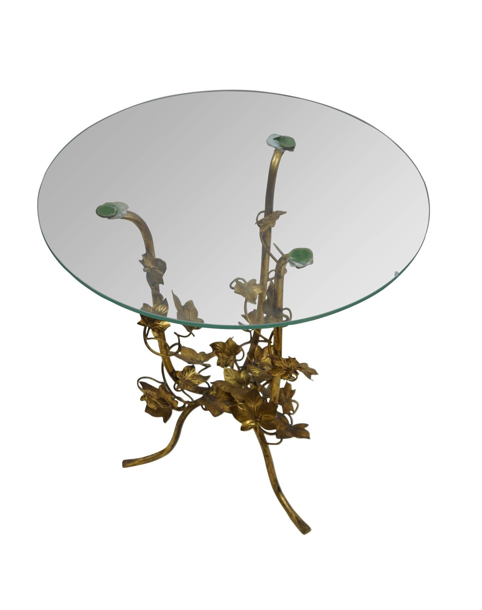 Italian Hollywood Regency Round Tole Gold Gilt Metal Ivy Leaf Glass Side Table In Fair Condition For Sale In Dayton, OH