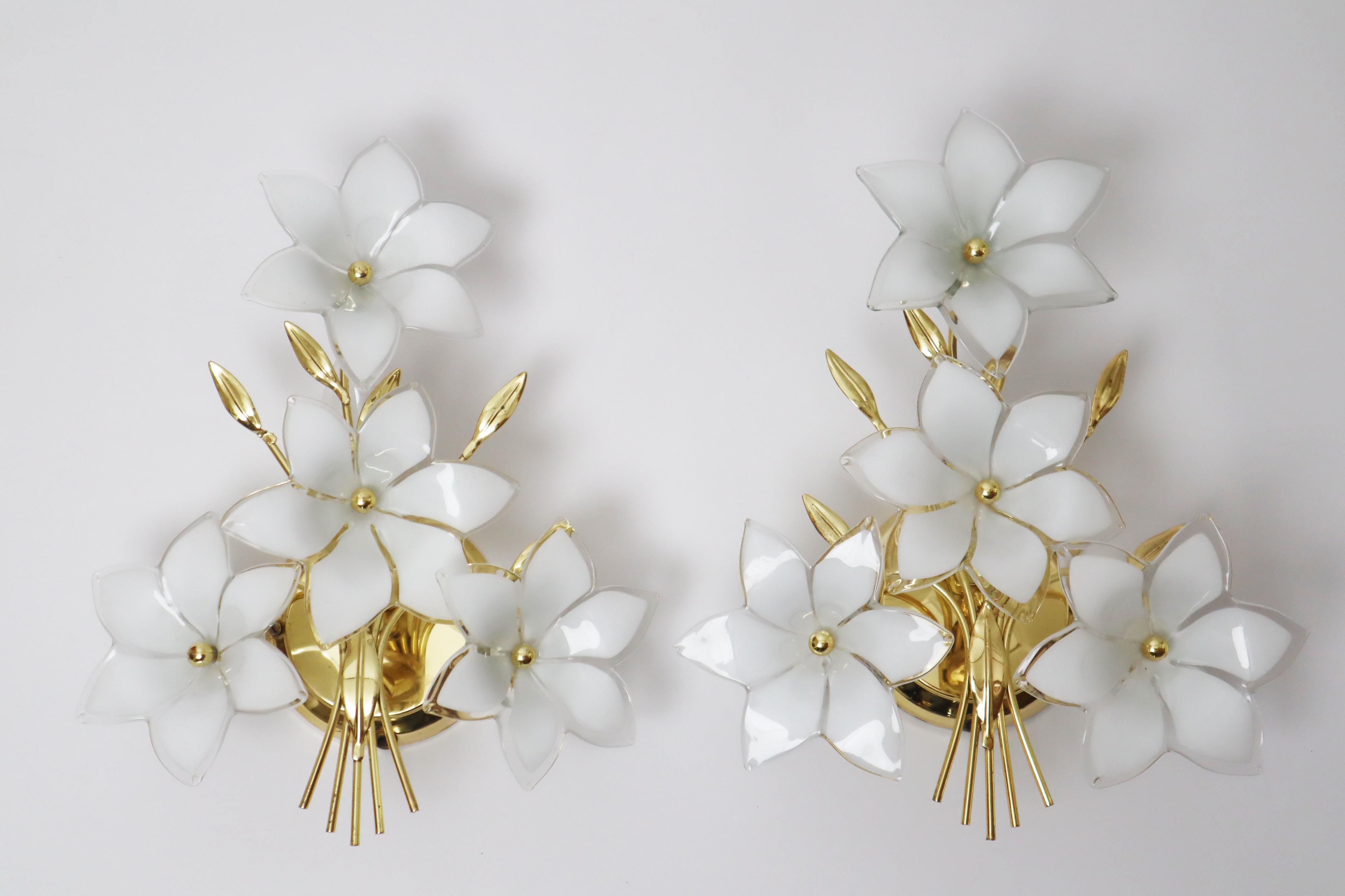 Aplique Italiano Hollywood Regency Set con Flores Blancas en venta 3