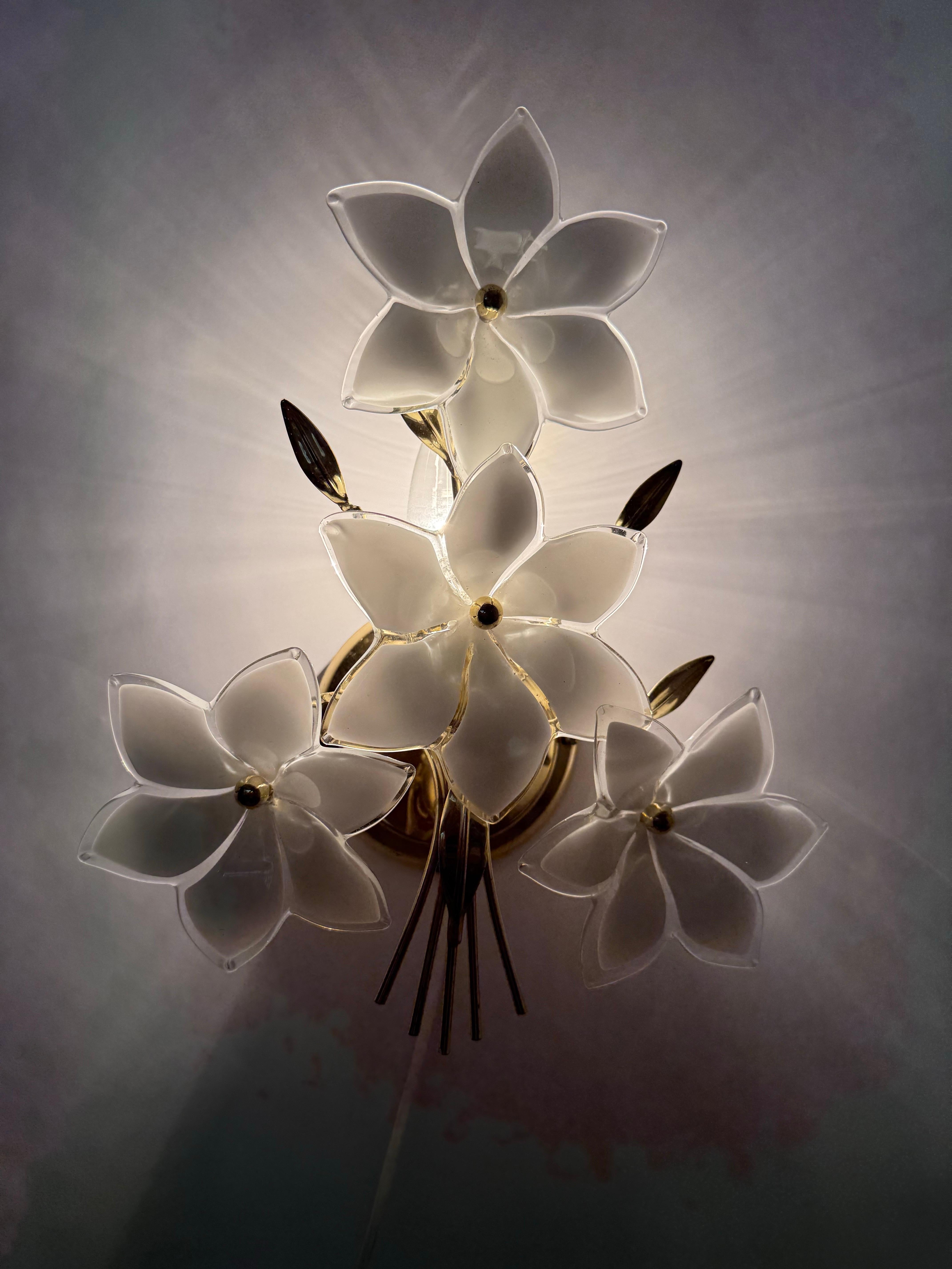 Aplique Italiano Hollywood Regency Set con Flores Blancas Hecho a mano en venta