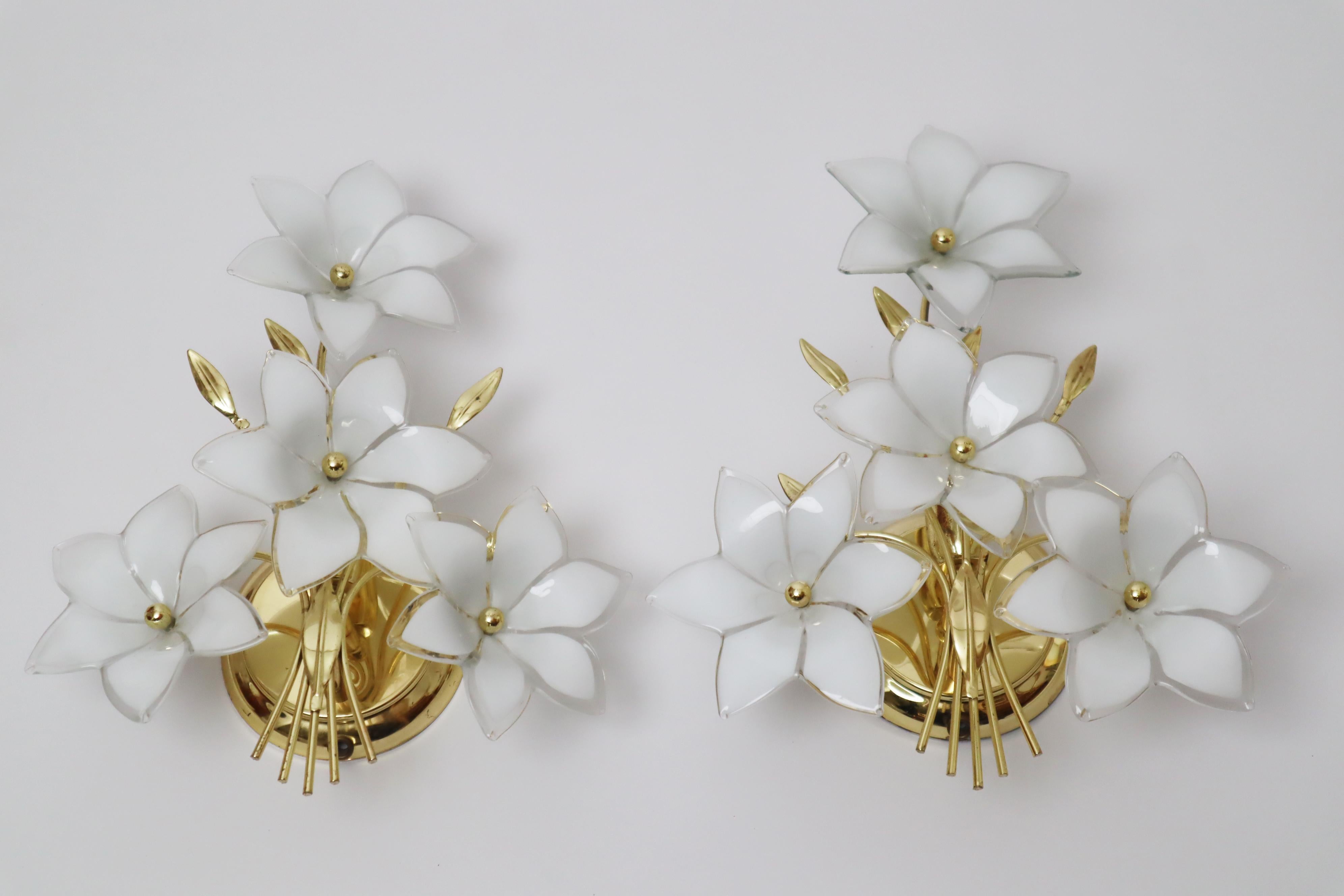 Aplique Italiano Hollywood Regency Set con Flores Blancas en venta 2