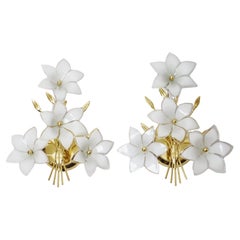 Italienische Hollywood-Regency-Wandleuchte mit weißen Blumen, Hollywood-Regency-Set