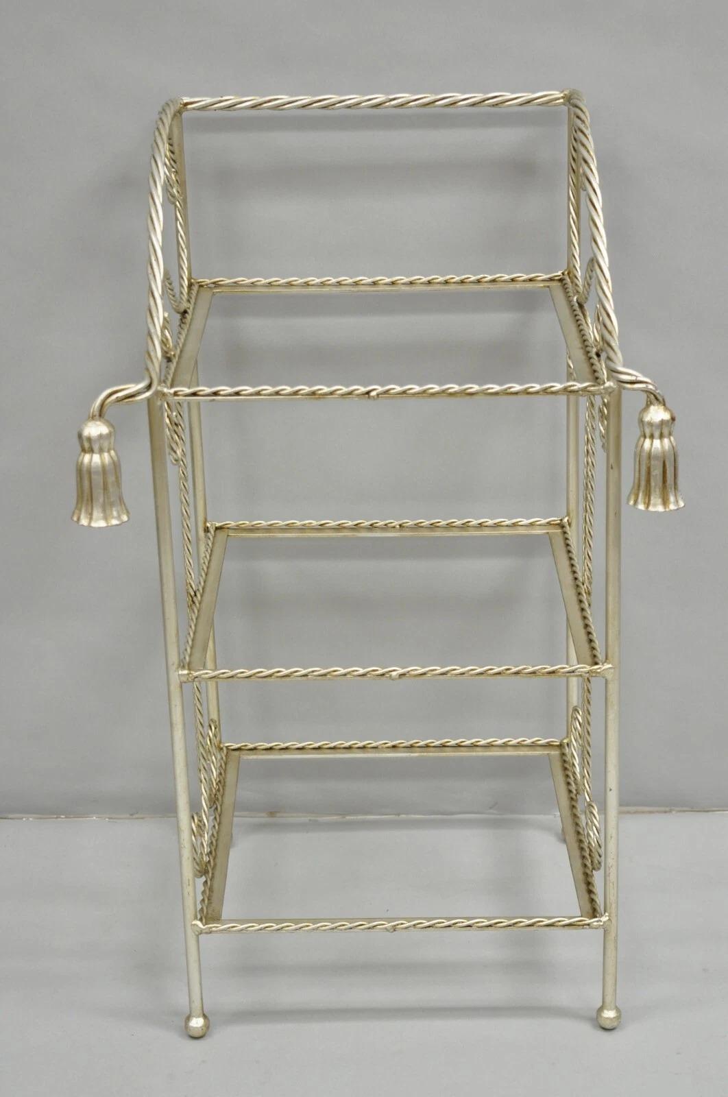 Vintage Italian Hollywood Regency Silver Iron Tassel 3 Tier Etagere Towel Rack Stand (enthält kein Glas). Circa Mitte des 20. Jahrhunderts. Abmessungen: 35