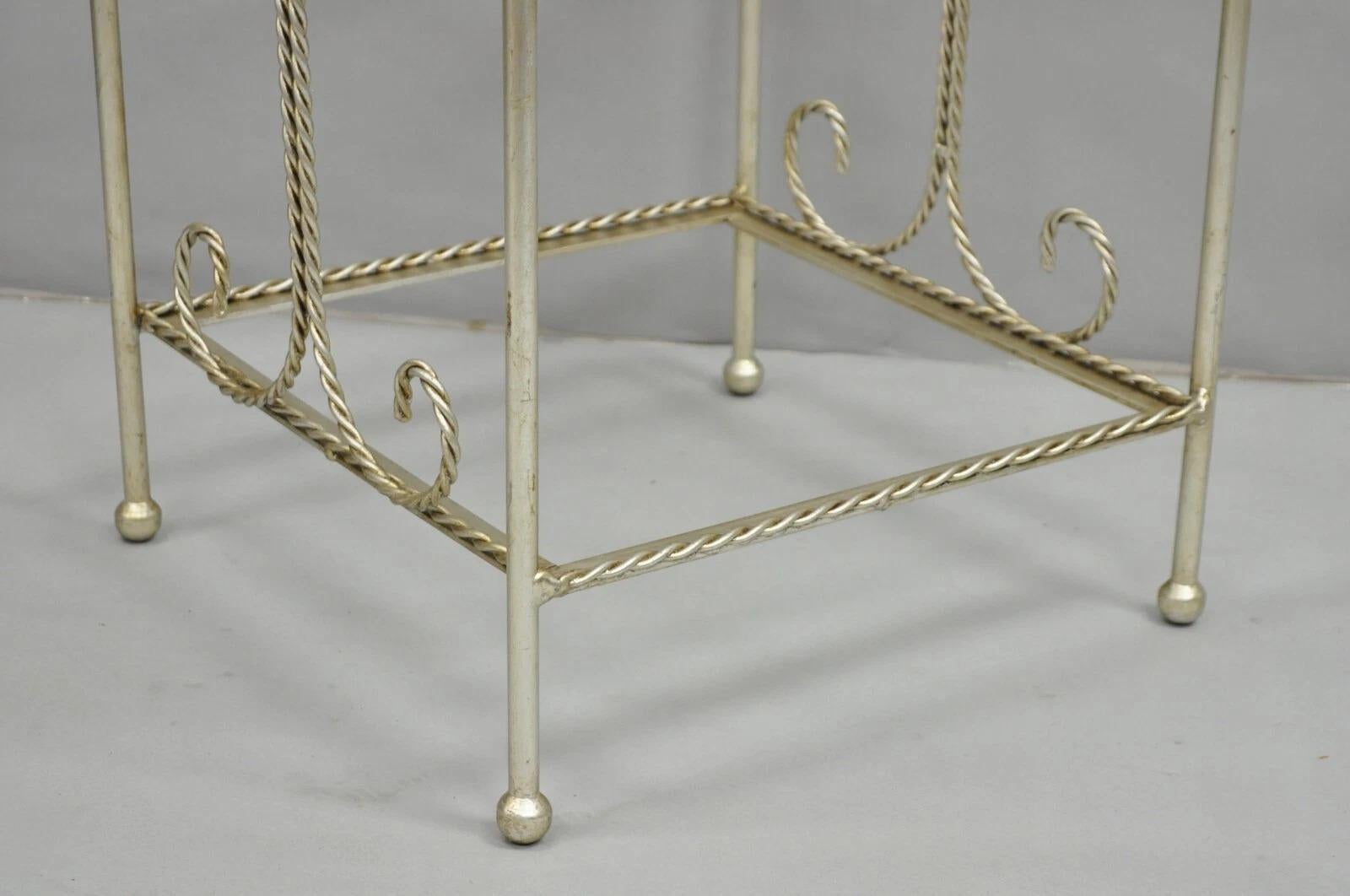 Italienisch Hollywood Regency Silber Eisen Quaste 3 Tier Etagere Handtuchhalter Stand im Zustand „Gut“ im Angebot in Philadelphia, PA