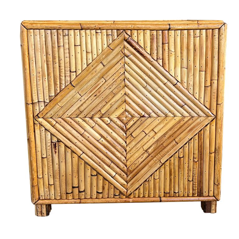 Italian Hollywood Regency Split Reed Bamboo Night Stands or Side Tables - A Pair In Good Condition In Oklahoma City, OK