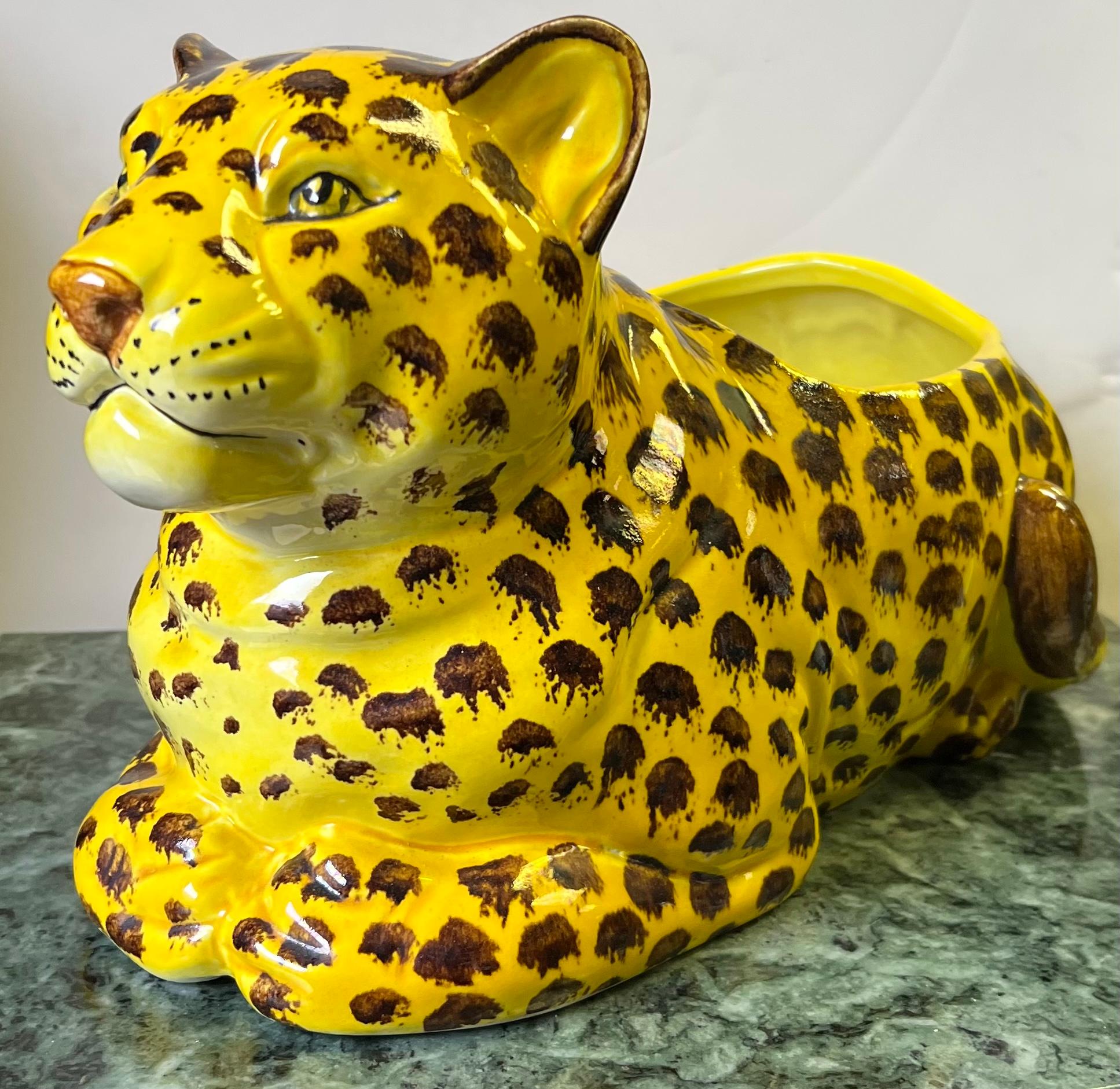Italian Hollywood Regency Style Ceramic Leopard Planter / Jardinere / Cachepot In Good Condition In Kennesaw, GA