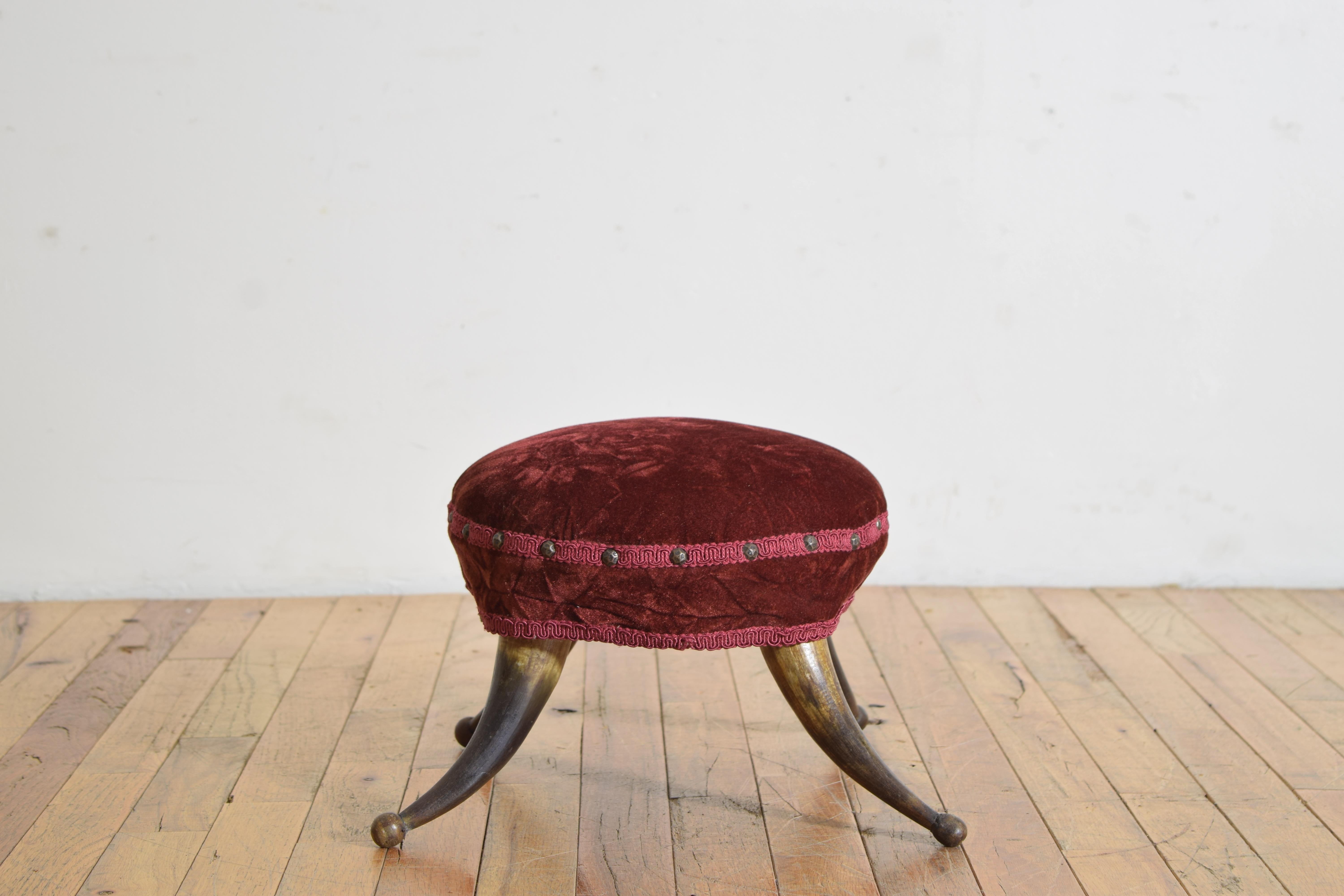 Tabouret italien en corne et tapissé, dernier quart du 19e siècle Bon état - En vente à Atlanta, GA