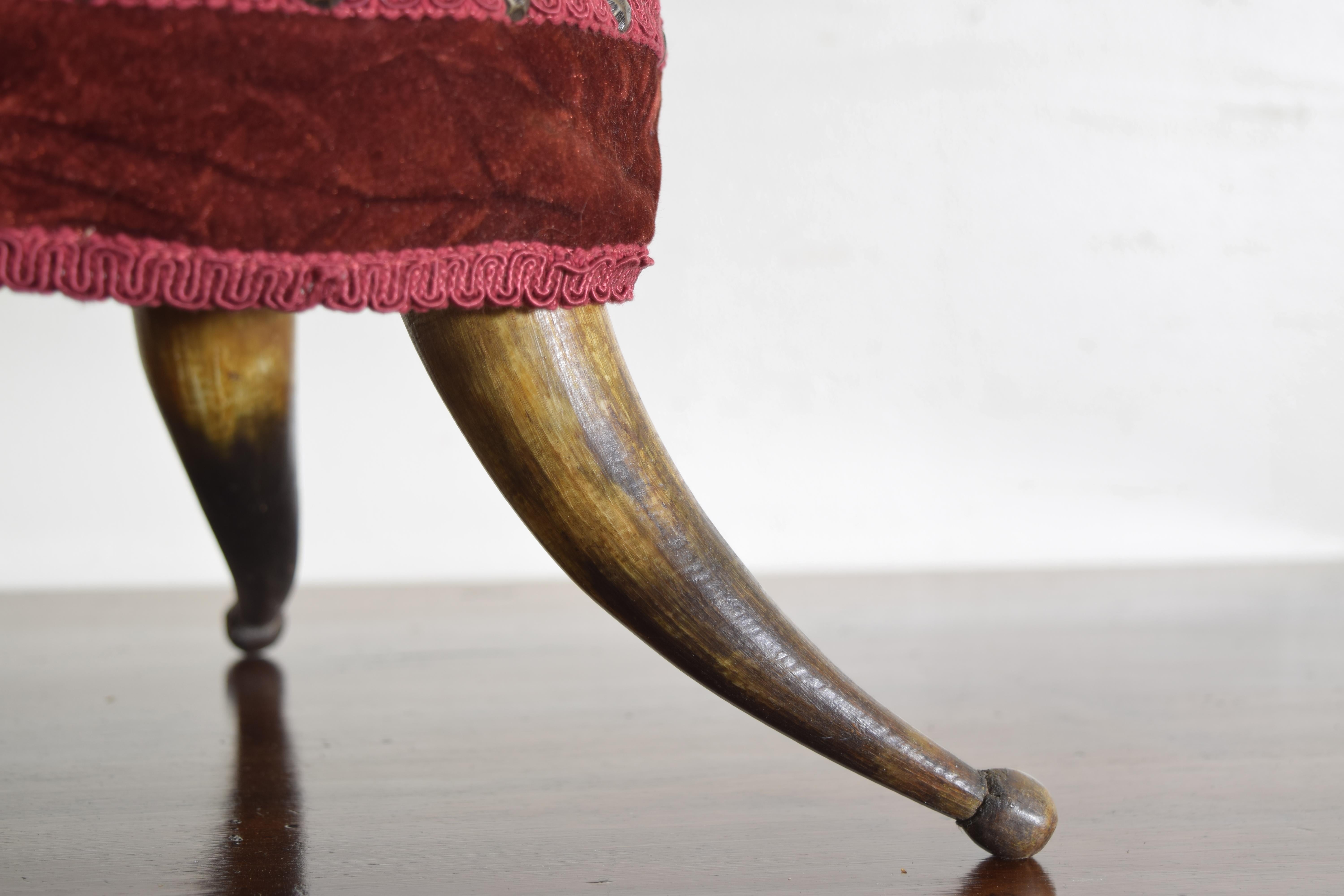 Fin du XIXe siècle Tabouret italien en corne et tapissé, dernier quart du 19e siècle en vente