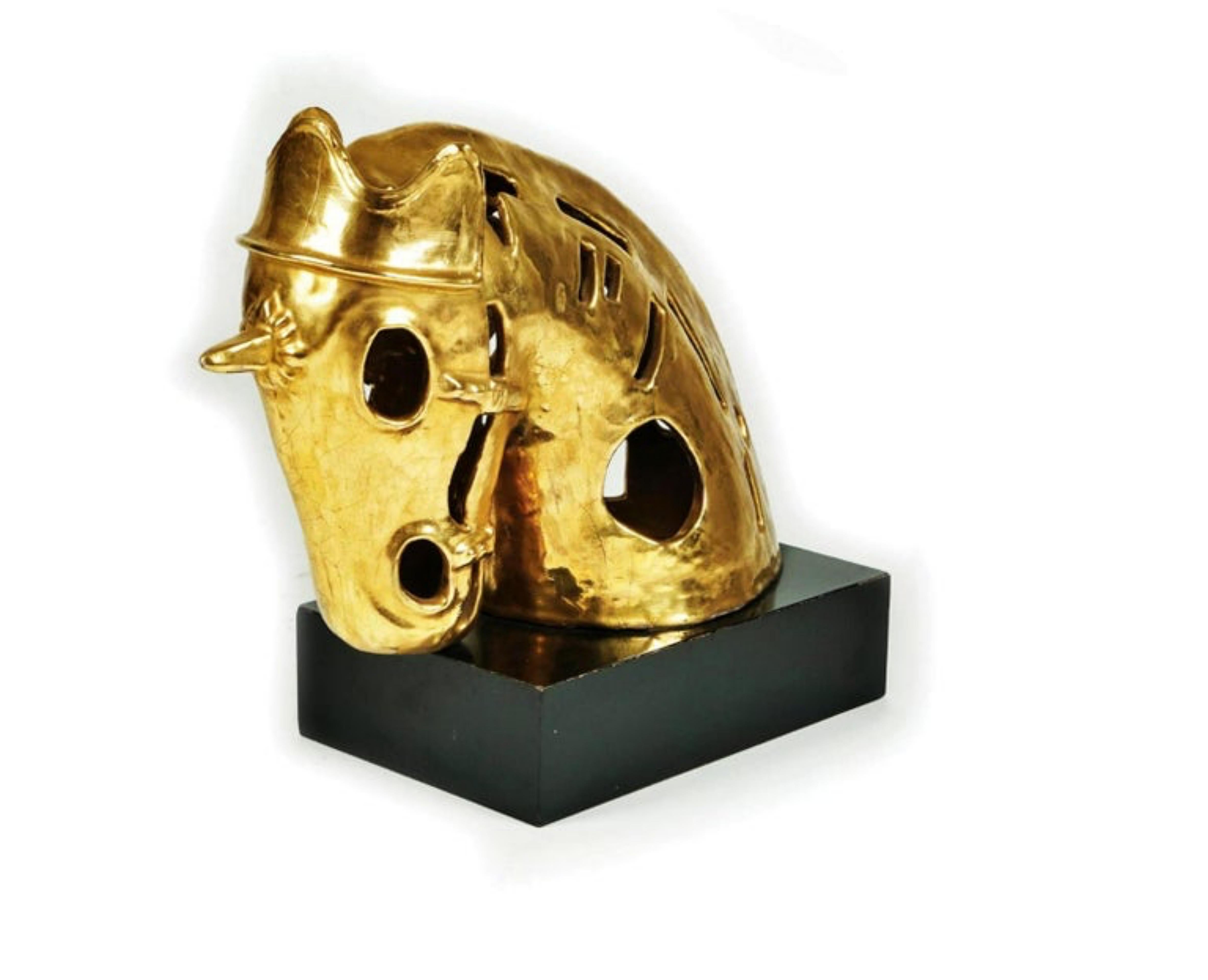 Italian Horse head sculpture in Golden Ceramic
early 20th Century
on ebonized wooden base,
Measures: 38 x 44 x 20cm. overall size
Very good conditions.