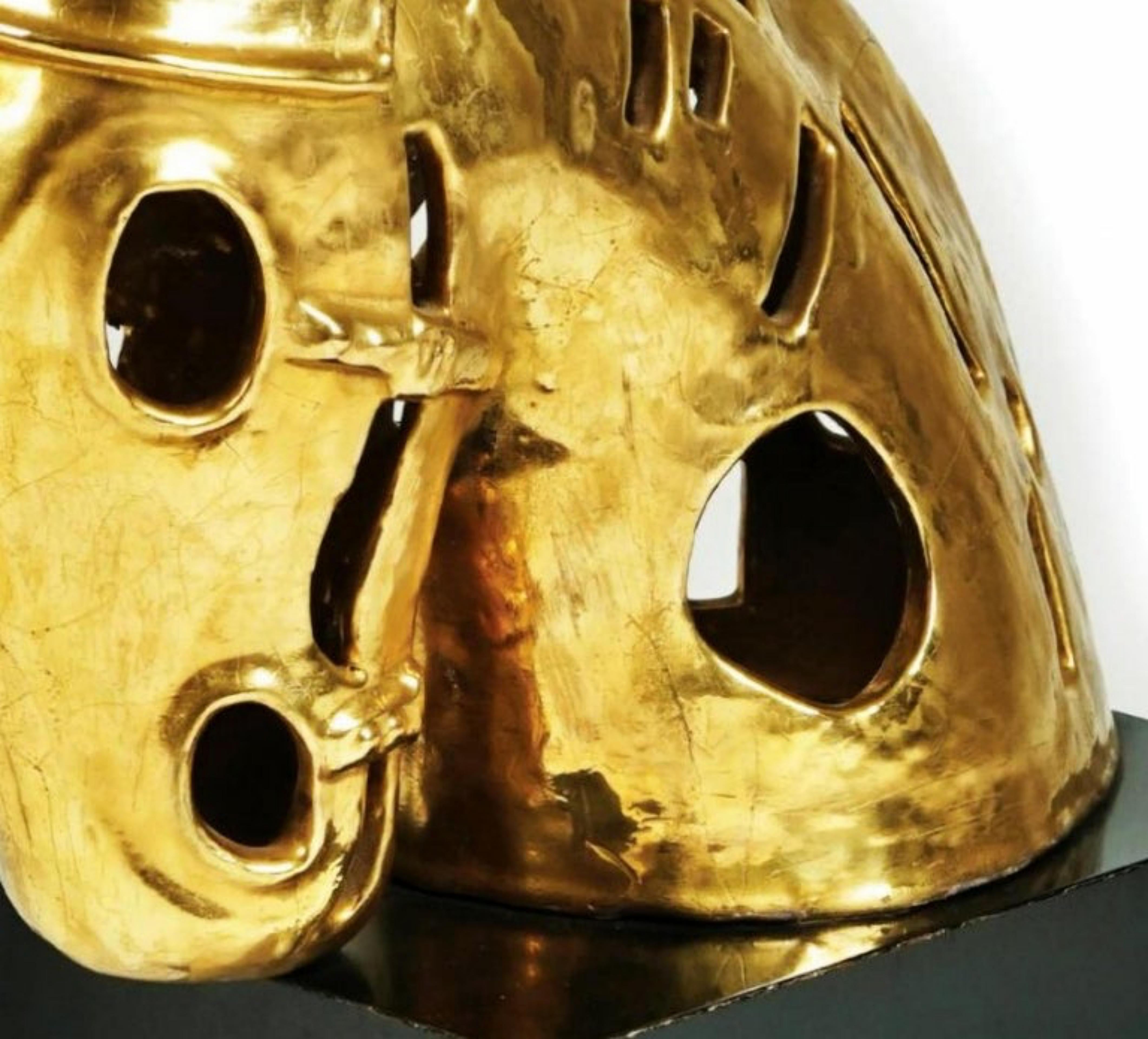 Fait main Sculpture italienne de tête de cheval en céramique dorée - Début du 20ème siècle en vente
