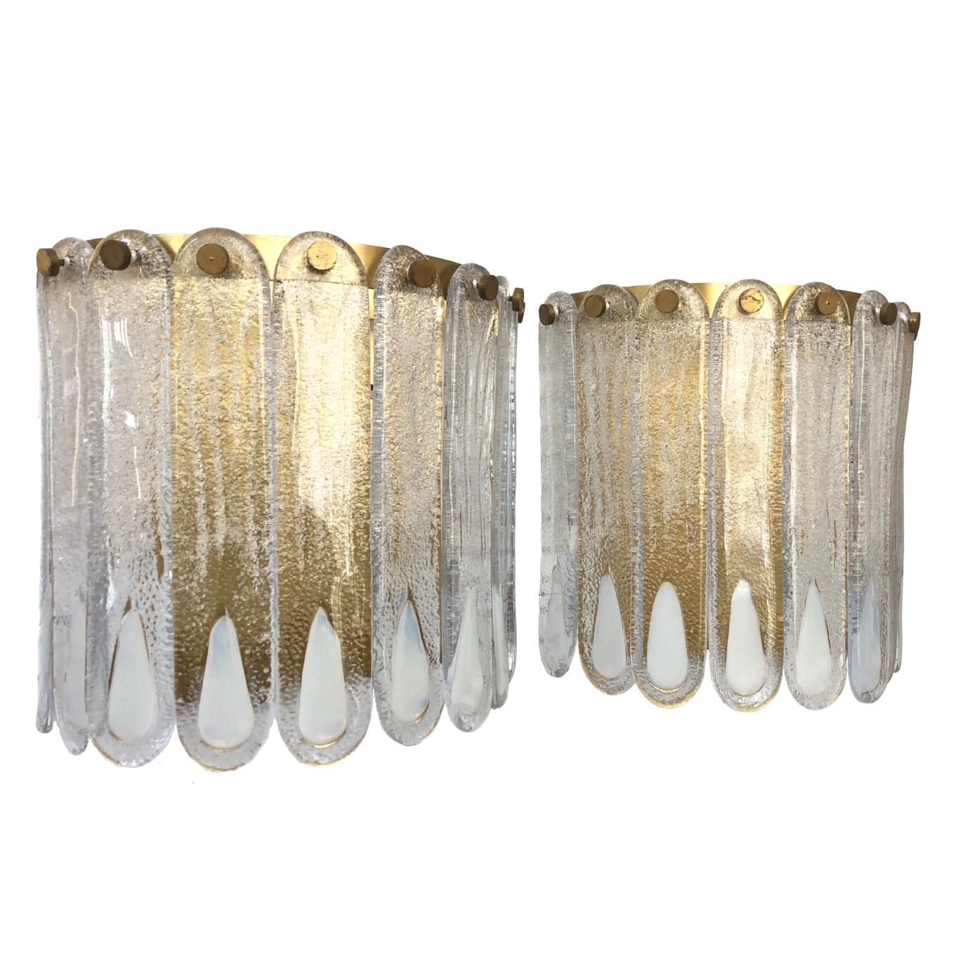 Marvelous and huge Italian Murano glass midcentury wall sconces.
These pieces were made during the 1970s in Italy for the Venice company “Mazzega”.
Each wall sconce is composed by 9 units of white Murano glasses (H 11.81 in. 30 cm x W 1.97 in. 5