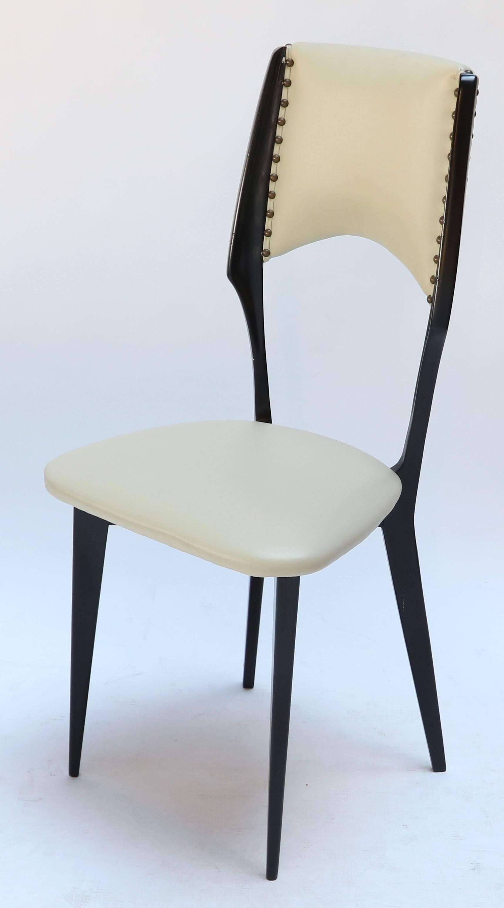 Mid-Century Modern Italian Ico Parisi Style 1960s Ebonized Wood Dining Chairs in Beige Leather For Sale