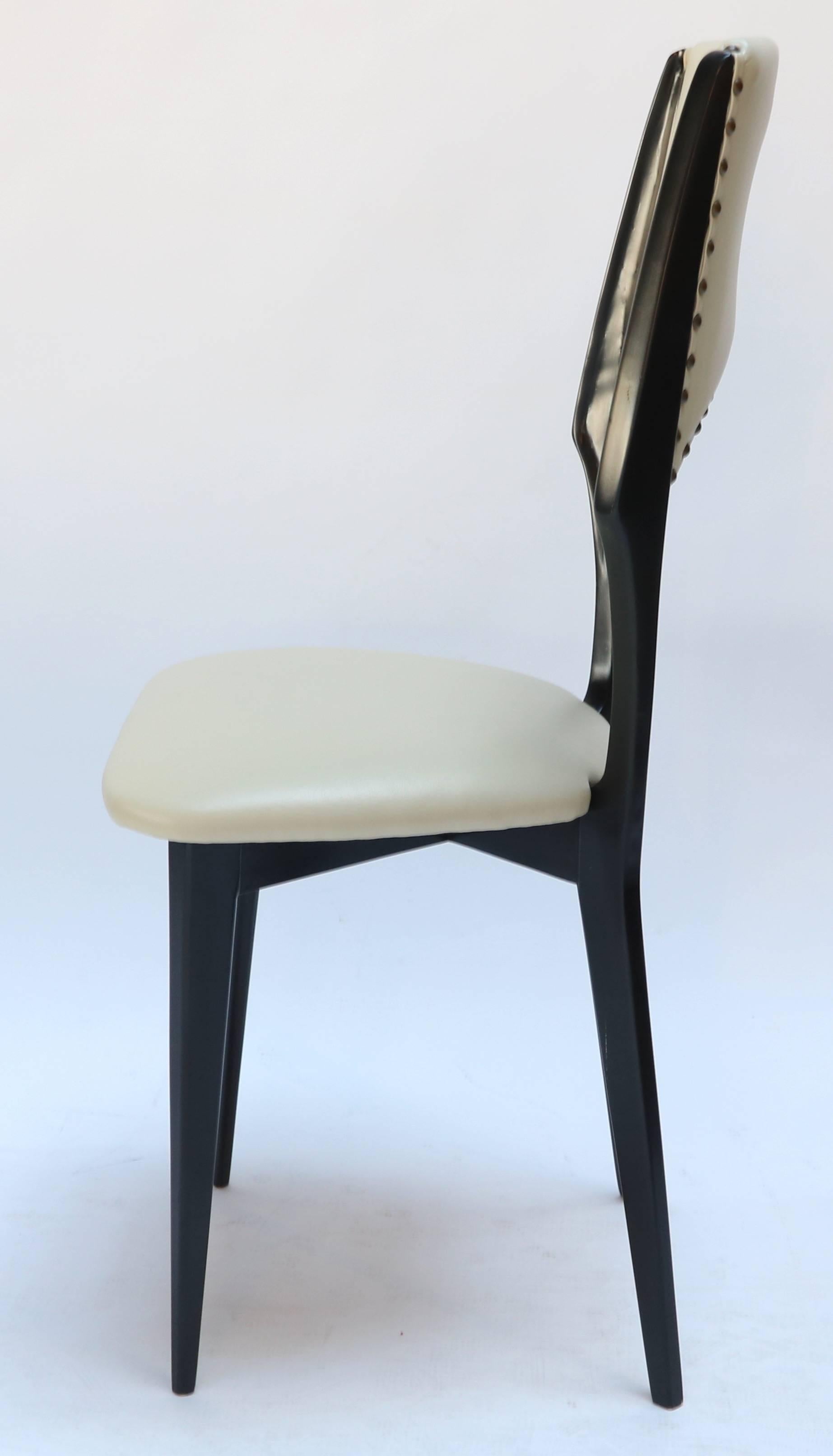 Italian Ico Parisi Style 1960s Ebonized Wood Dining Chairs in Beige Leather In Good Condition For Sale In Los Angeles, CA