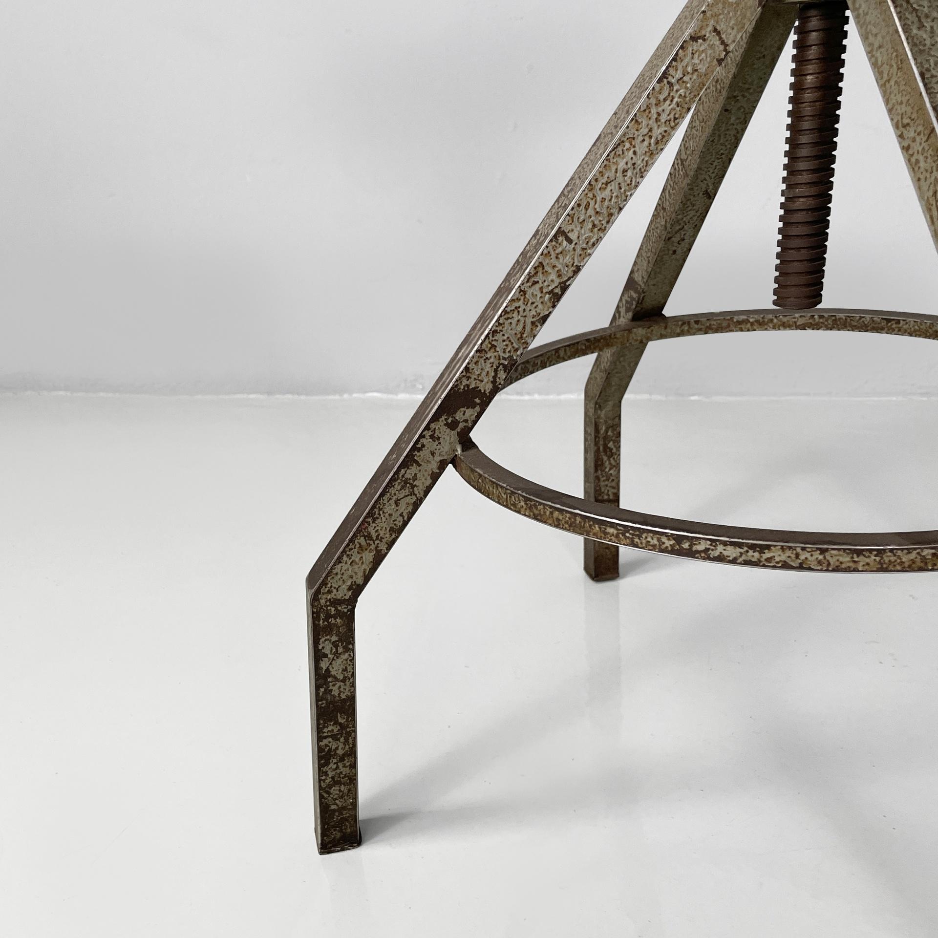 Italian industrial adjustable stool in grey wood and metal, 1950s in vendita 4