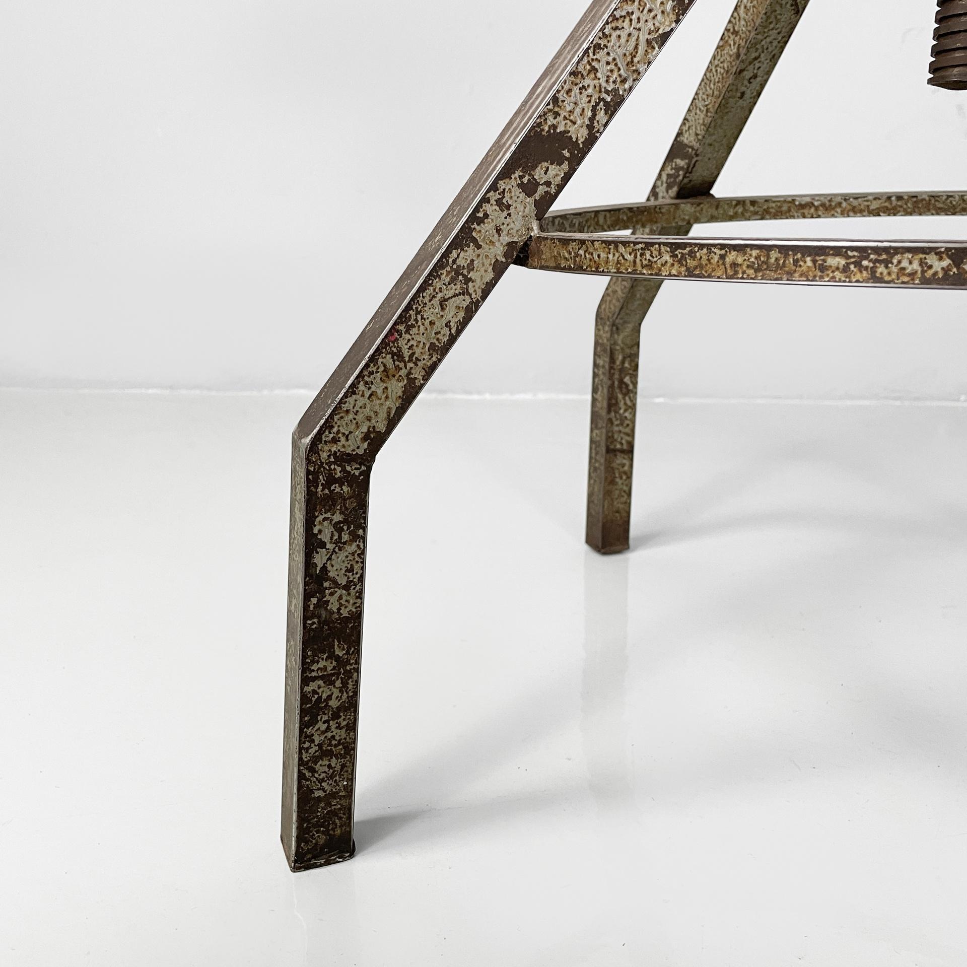 Italian industrial adjustable stool in grey wood and metal, 1950s in vendita 8