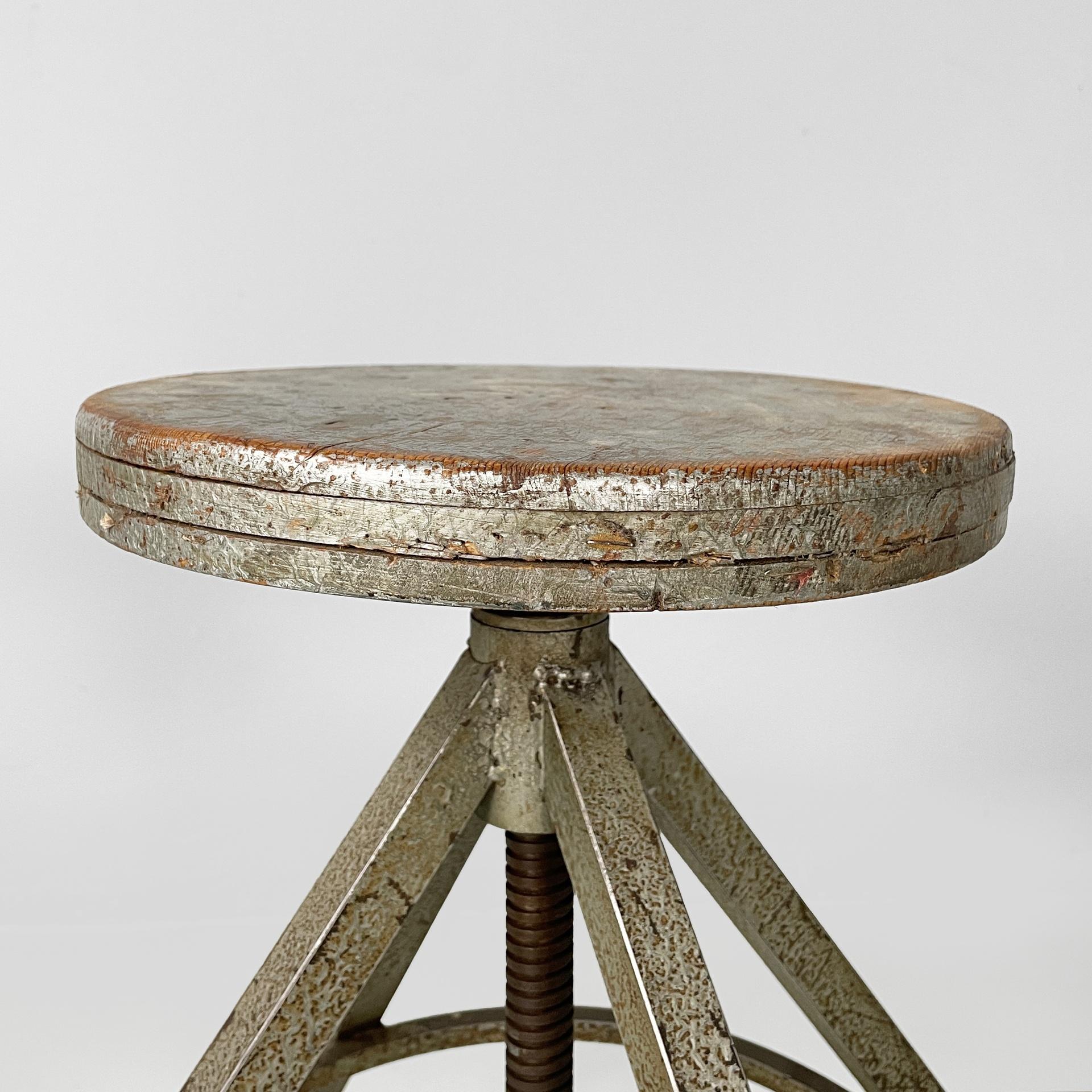 Metallo Italian industrial adjustable stool in grey wood and metal, 1950s in vendita