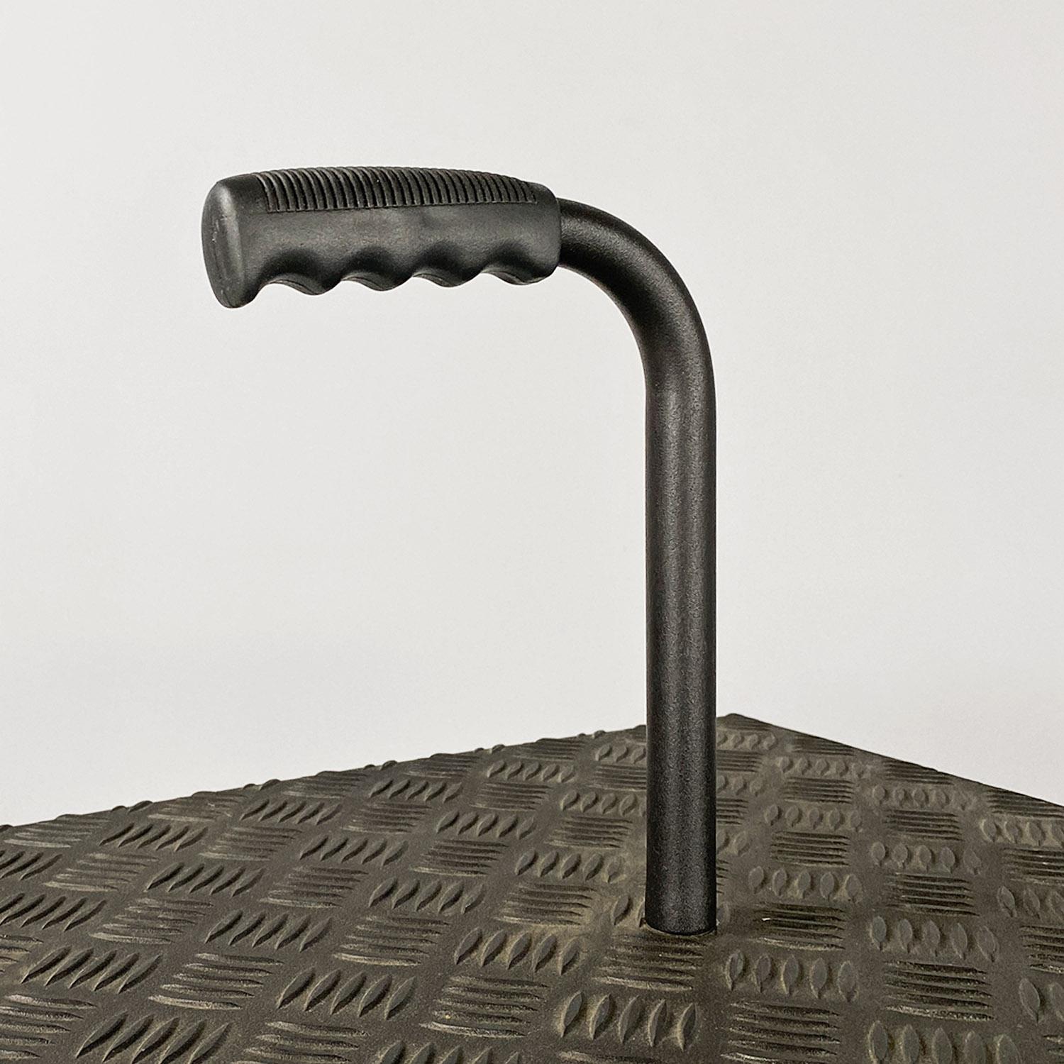 Italienischer industrieller und moderner schwarzer Metall-Couchtisch mit Griff, 1980er Jahre im Angebot 3