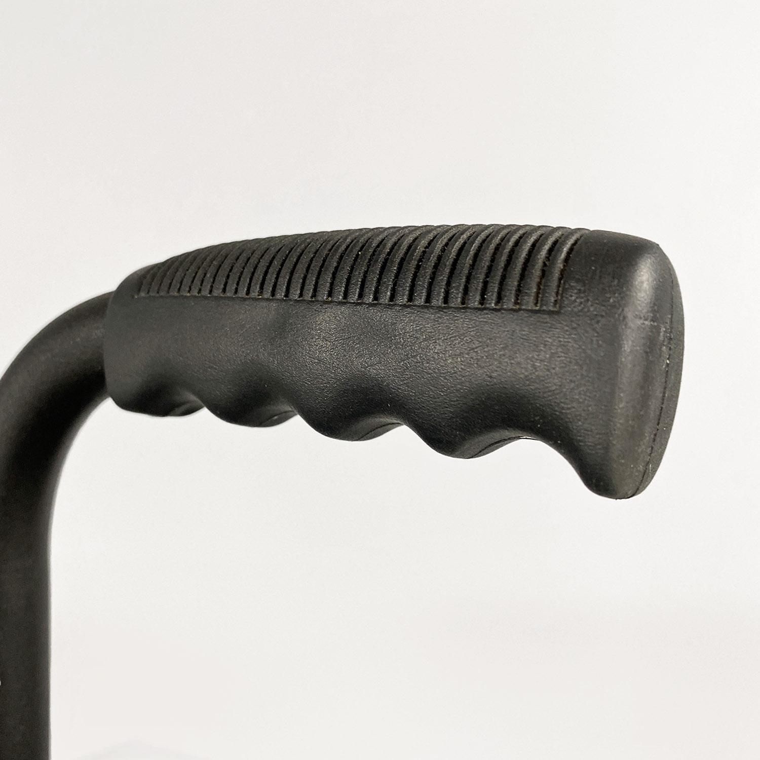 Italienischer industrieller und moderner schwarzer Metall-Couchtisch mit Griff, 1980er Jahre im Angebot 4