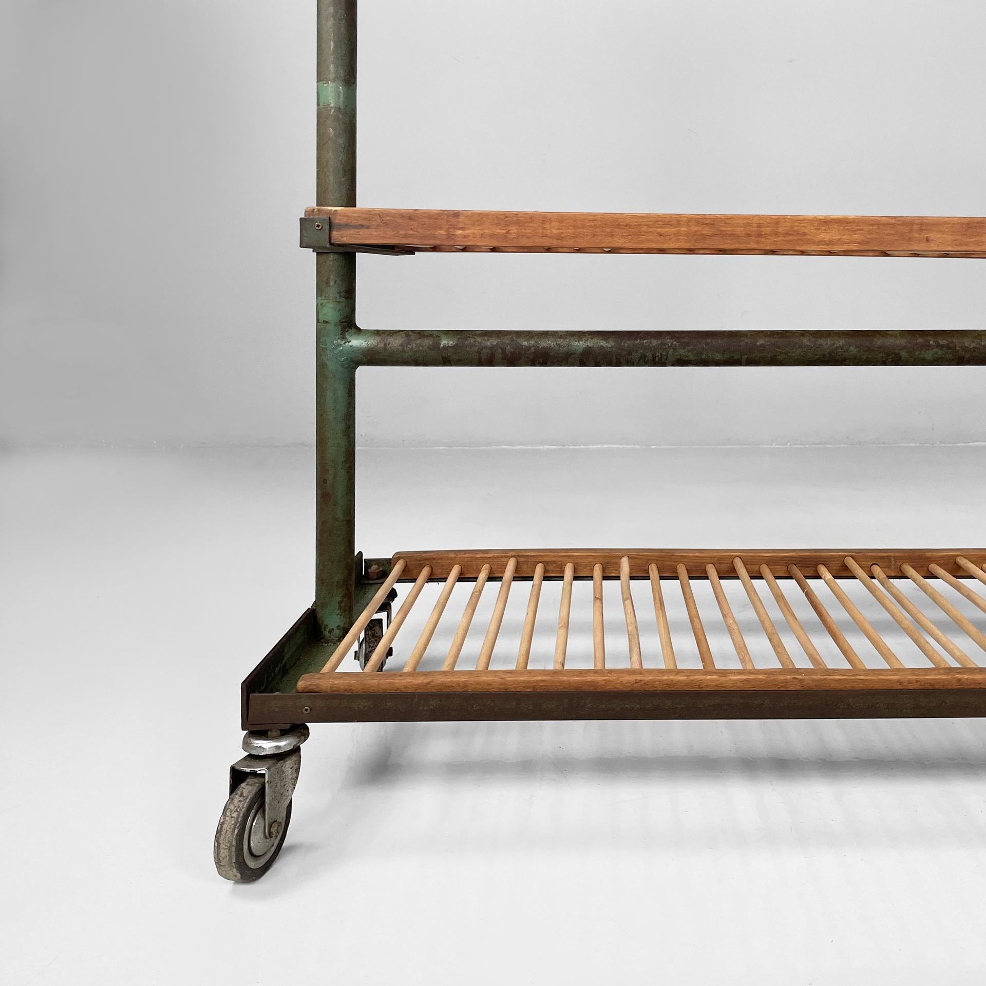 Italian industrial cart in wood and green metal, 1920s For Sale 8