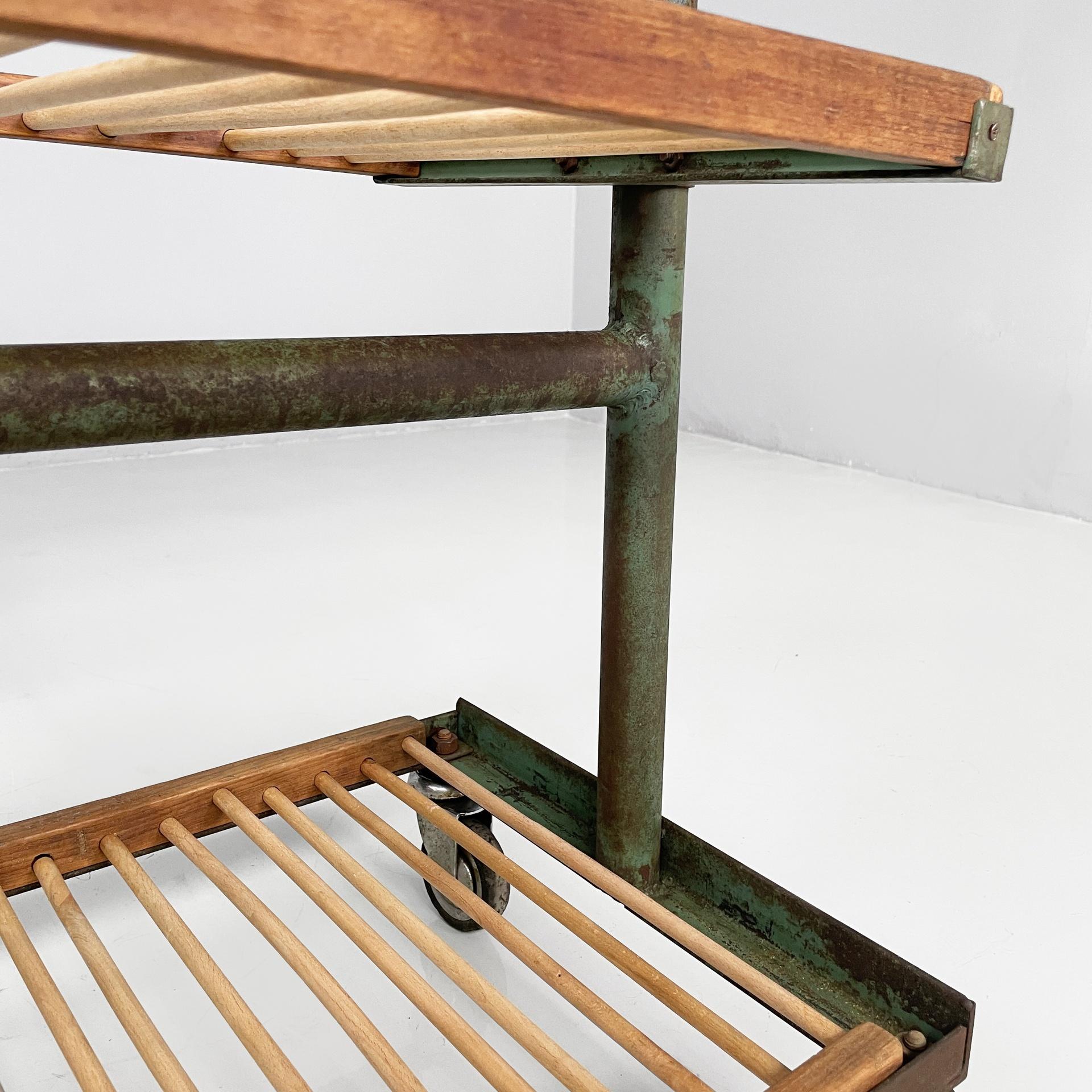 Italian industrial cart in wood and green metal, 1920s For Sale 9