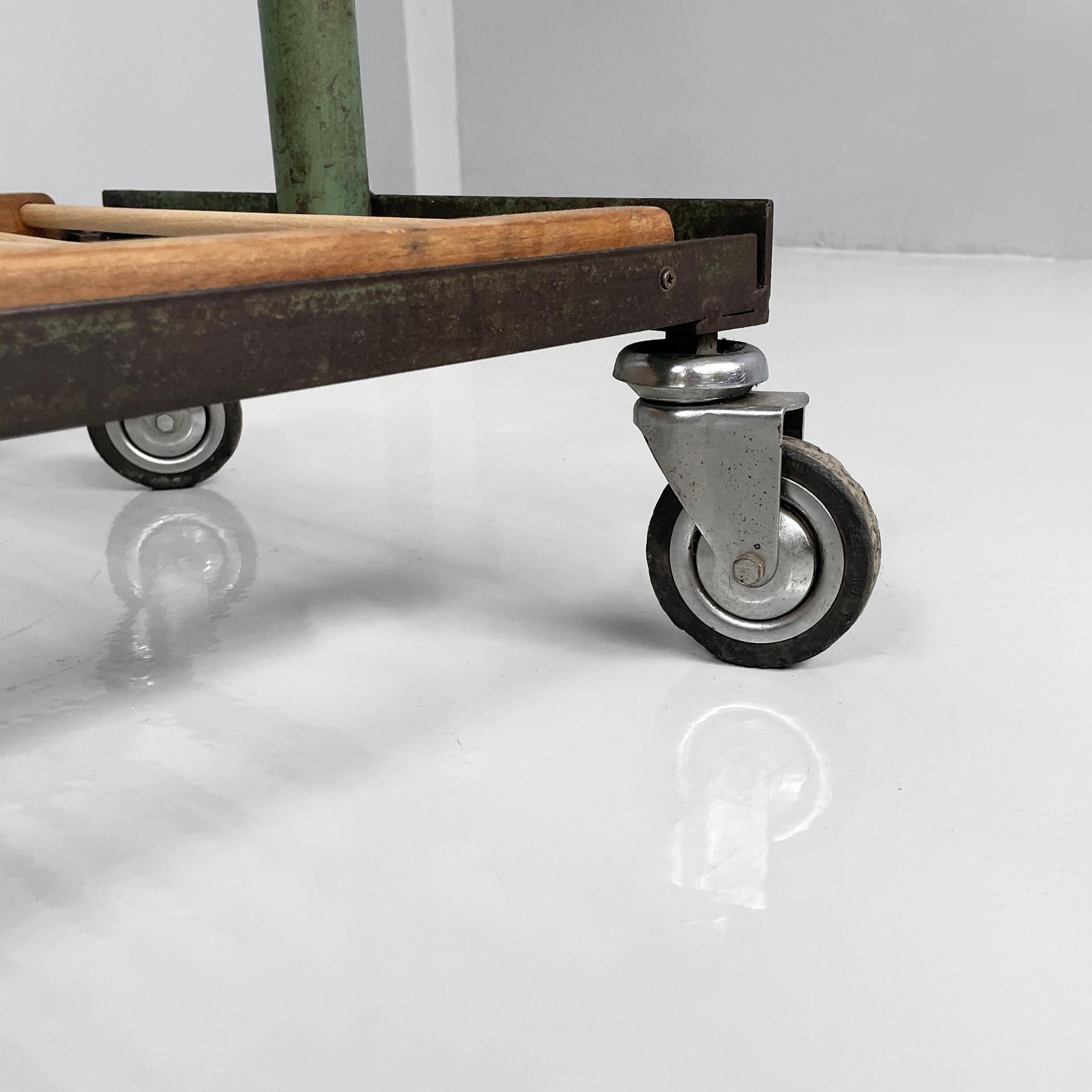 Italian industrial cart in wood and green metal, 1920s For Sale 10