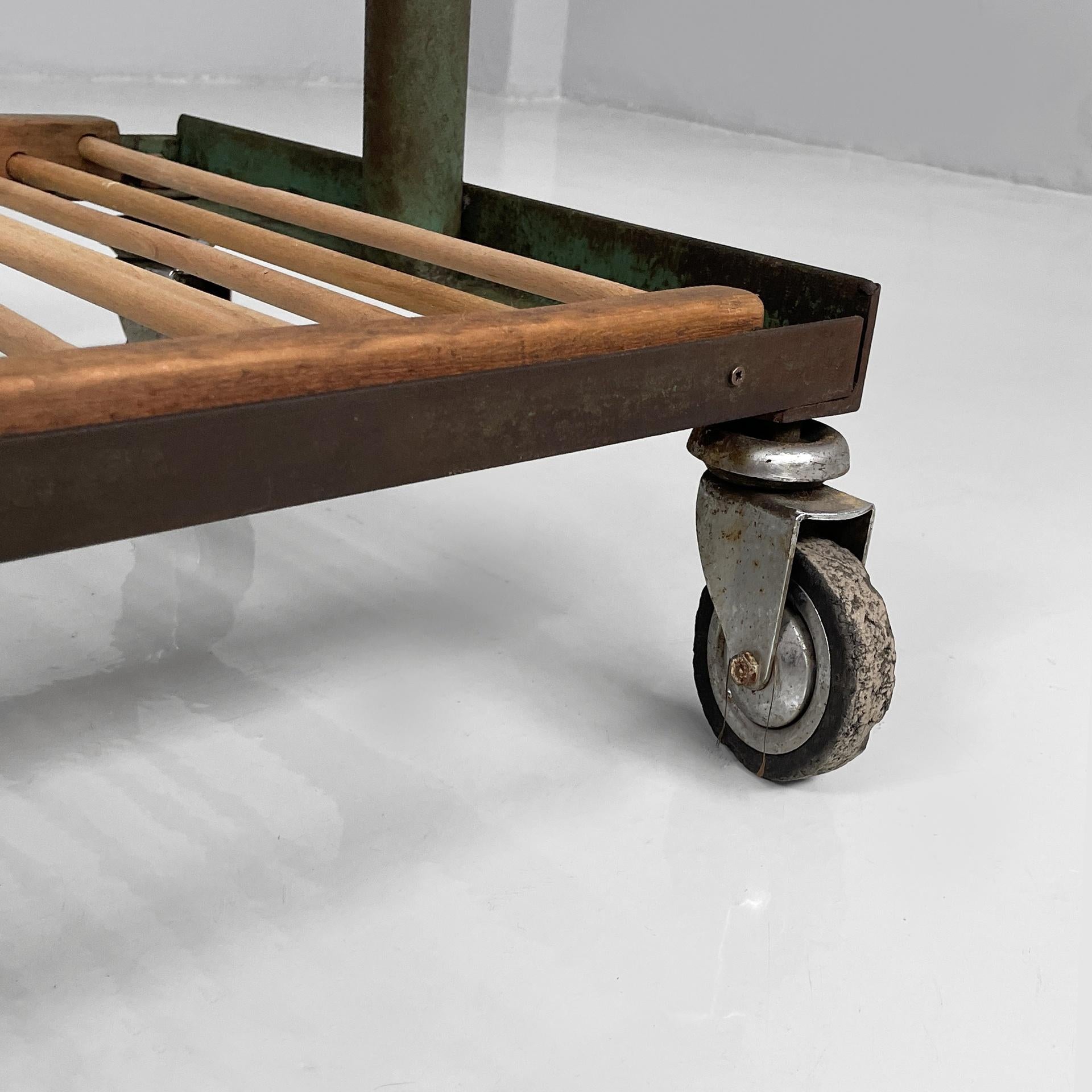 Italian industrial cart in wood and green metal, 1920s For Sale 13
