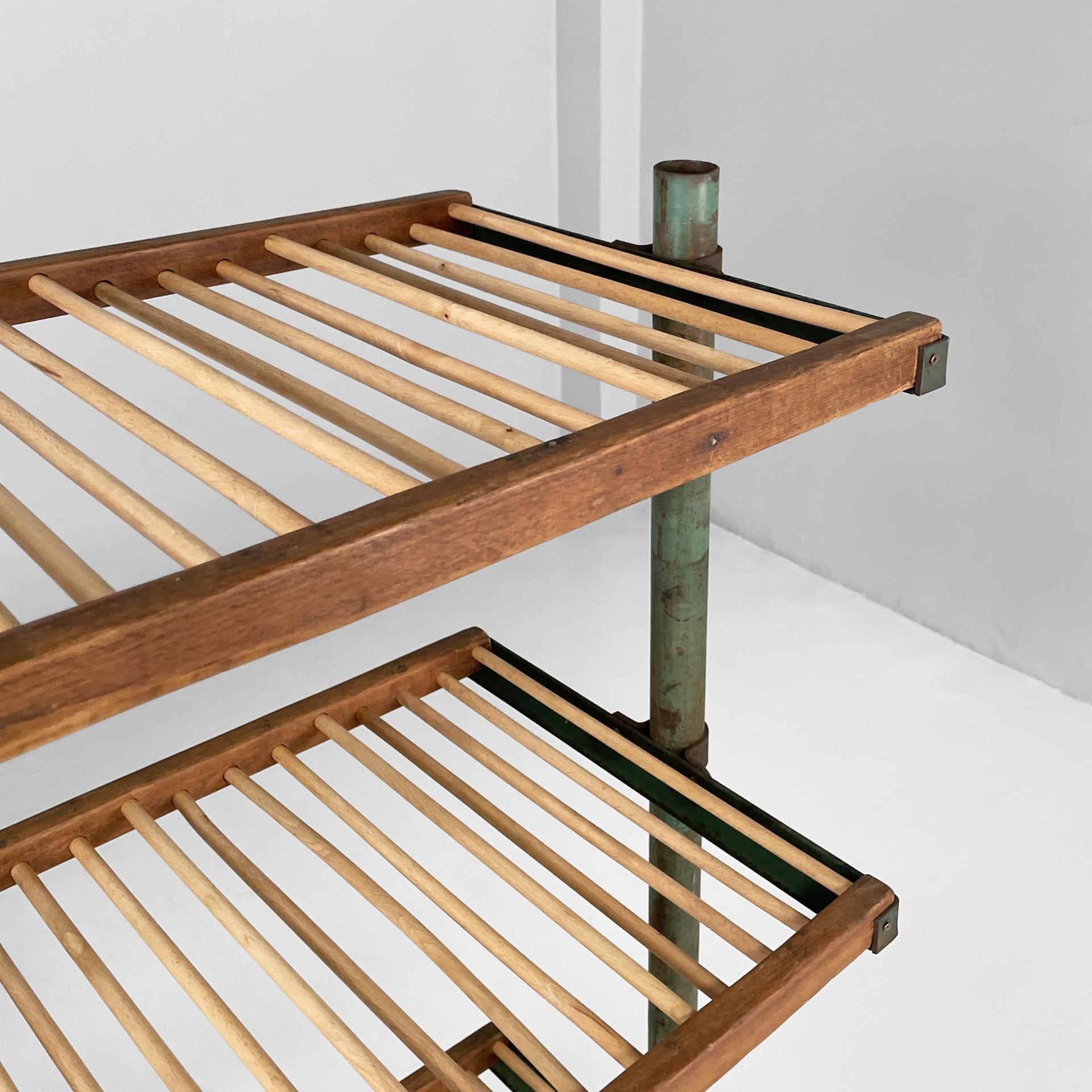 Italian industrial cart in wood and green metal, 1920s In Distressed Condition For Sale In MIlano, IT