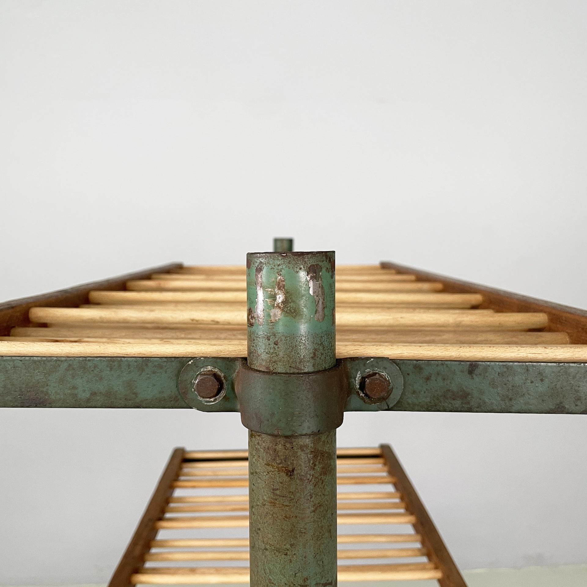 Metal Italian industrial cart in wood and green metal, 1920s For Sale