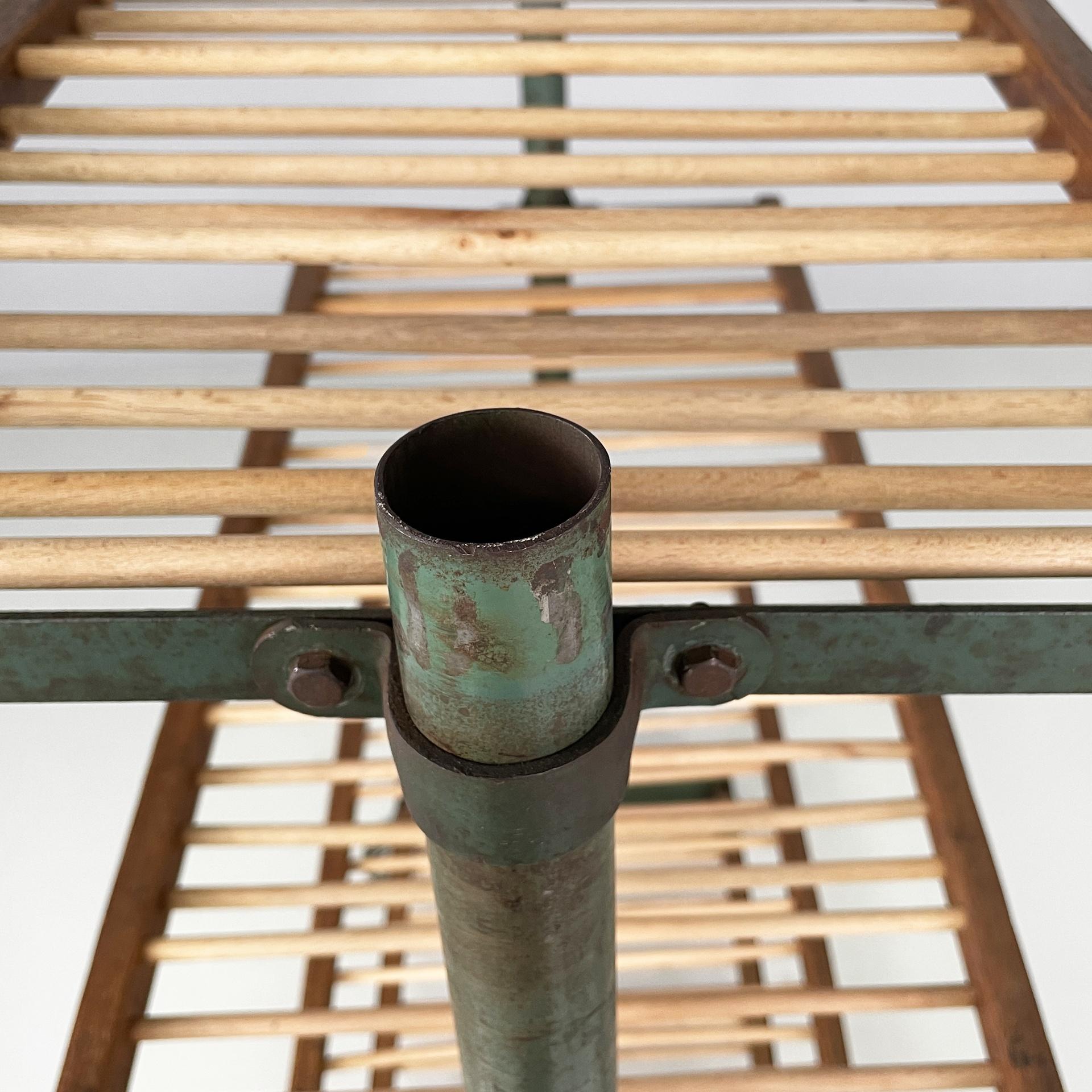 Italian industrial cart in wood and green metal, 1920s For Sale 1