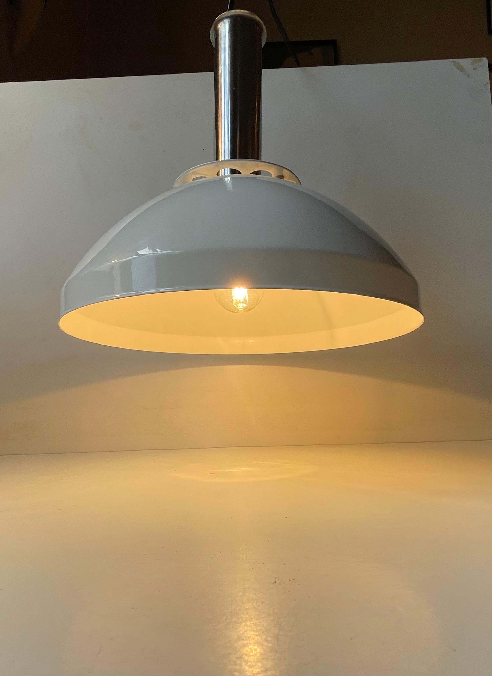 Italian Industrial Ceiling Lamp in White Enamel and Chrome Plating, 1970s In Good Condition For Sale In Esbjerg, DK